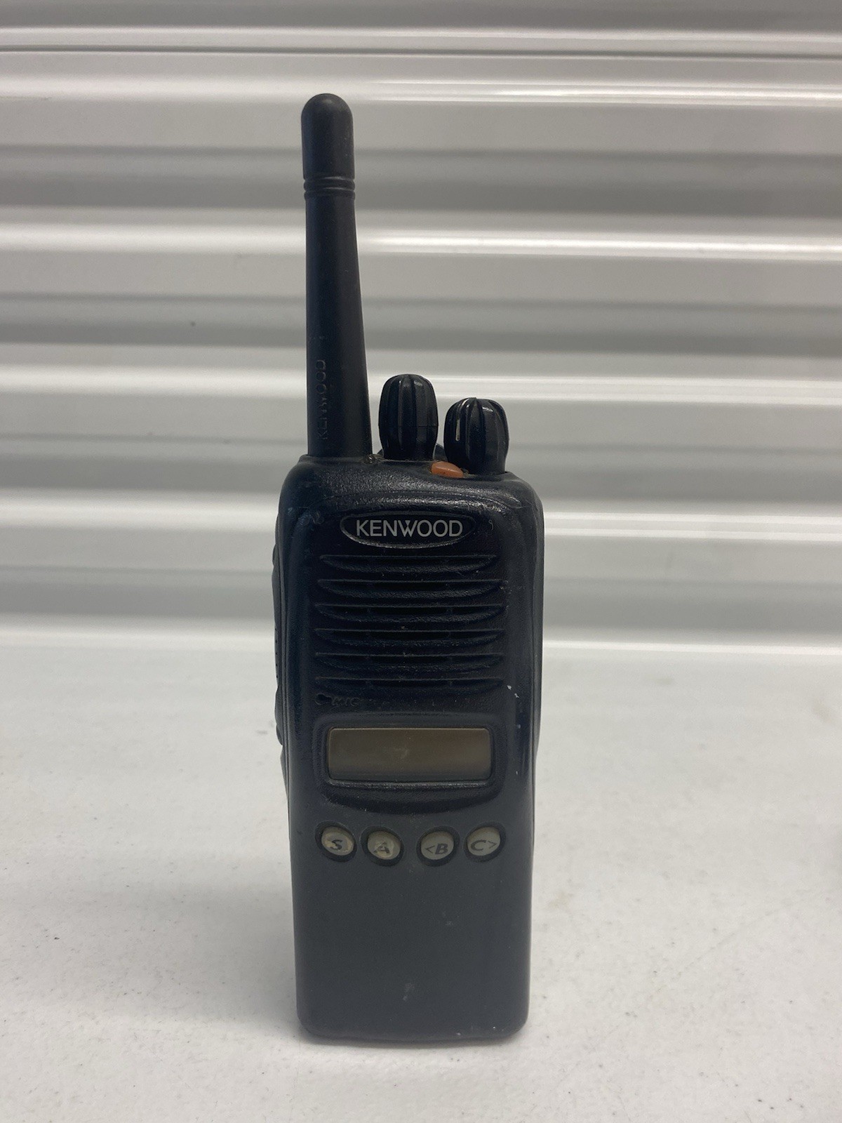 Kenwood TK-3180-K UHF 450-520MHz FM Tranceiver w/ Clip + BATTERY