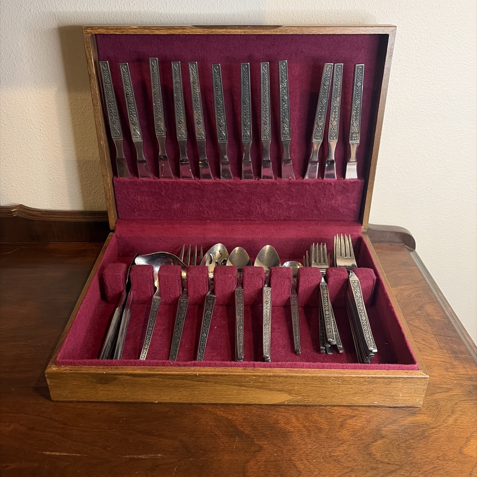 Riviera Cordova 50 Pcs VTG Stainless Flatware Set Japan United Silver Co. W Case