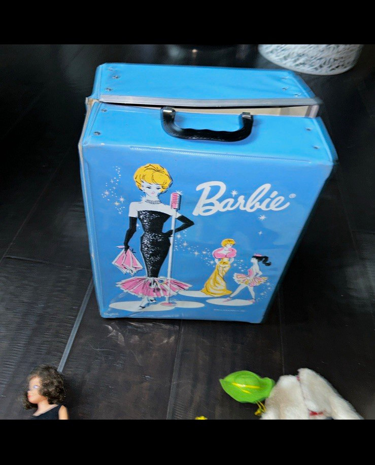 Mattel Vintage Barbie & Skipper 11in Doll Clothes Accessories Lot w/ Carry Case Mattel Vintage Barbie & Skipper 11in Doll Clothes Accessories Lot w/ Carry Case