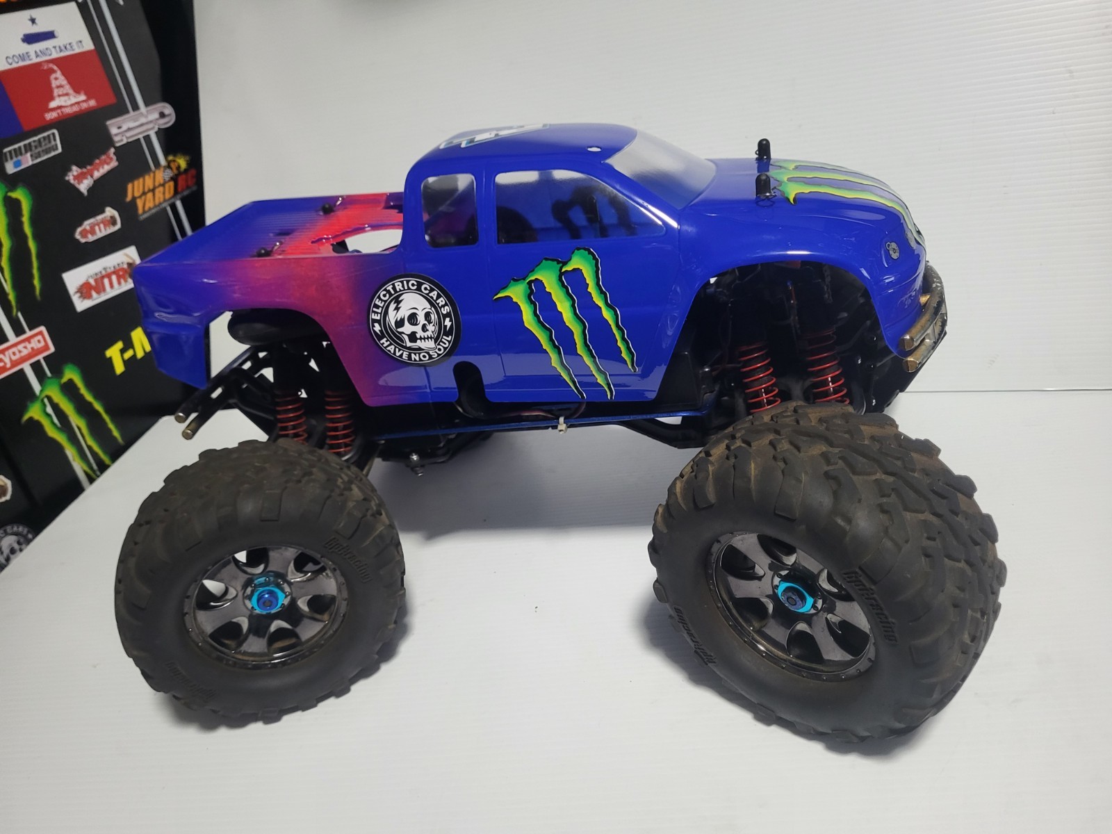 OG .15 Traxxas Tmaxx 4 Wheel Steer Neat Runs Used Nitro Truck OG .15 Traxxas Tmaxx 4 Wheel Steer Neat Runs Used Nitro Truck