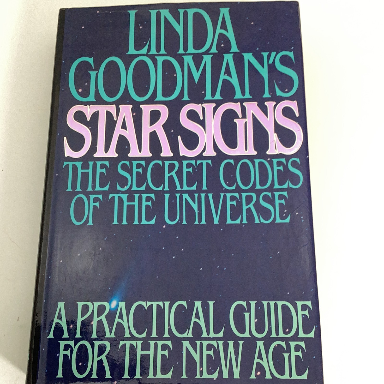 Linda Goodman\'s Star Signs: The Secret Codes of the Universe, First Edition HC