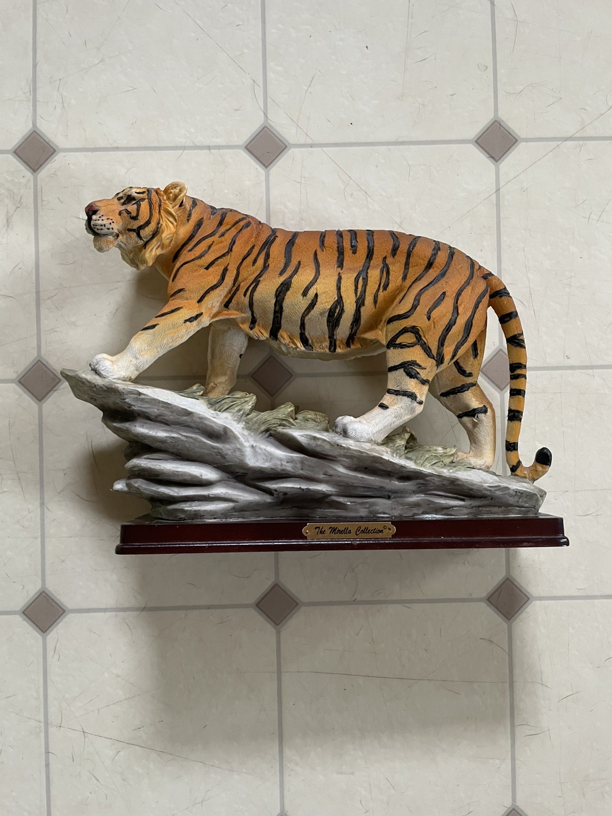 VINTAGE “THE MIRELLA COLLECTION” BENGAL TIGER STATUE – SLATE ROCK ON WOOD BASE