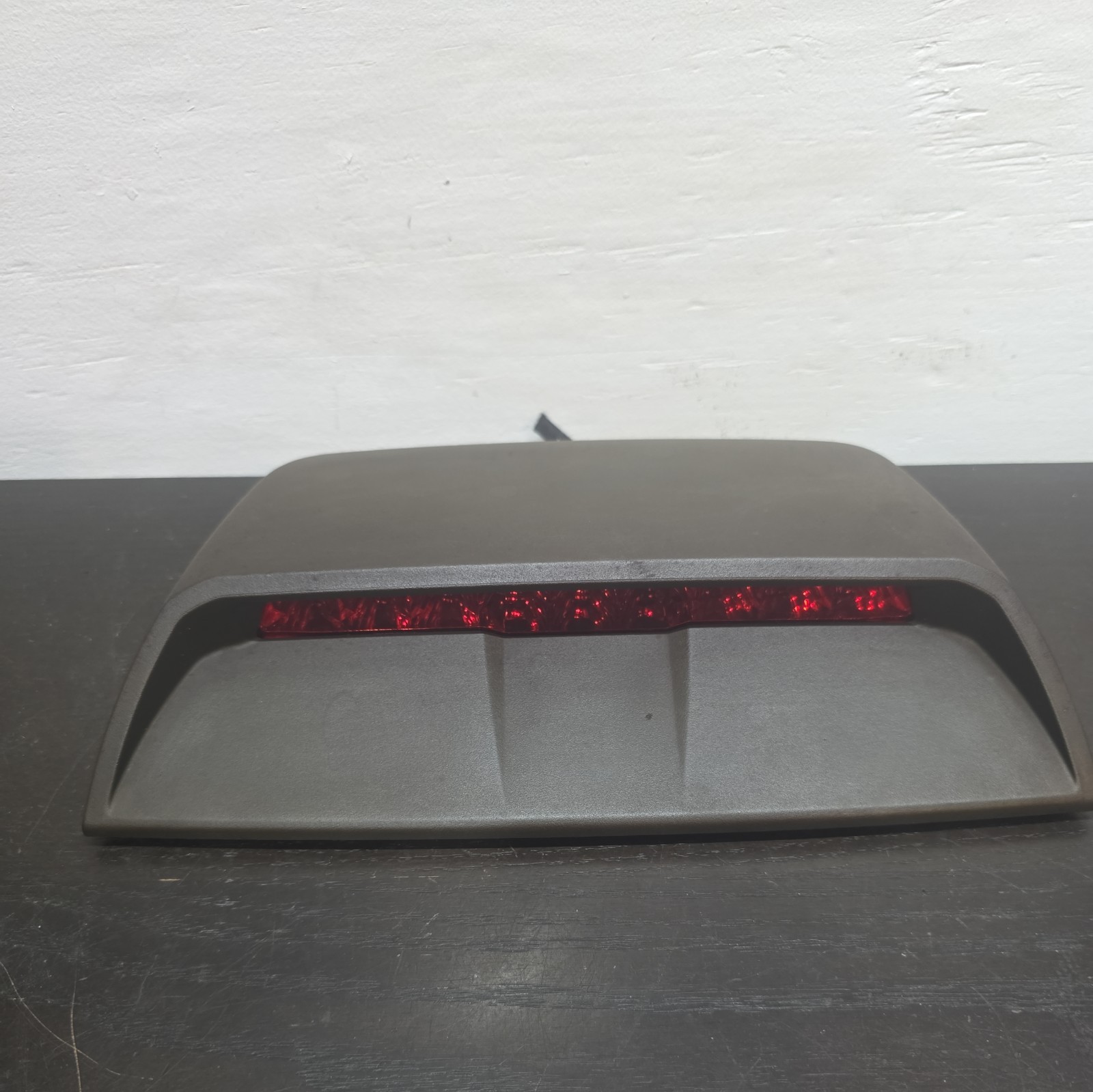 2011-2016 CHEVROLET CRUZE REAR 3RD BRAKE HIGH MOUNTED STOP LIGHT OEM, 96828256