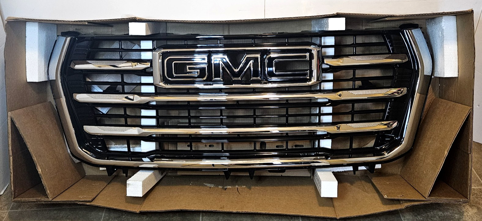 2024-2026 GMC YUKON ELEVATION GRILLE ASSEMBLY CHROME GRILL NEW 84977525 OEM