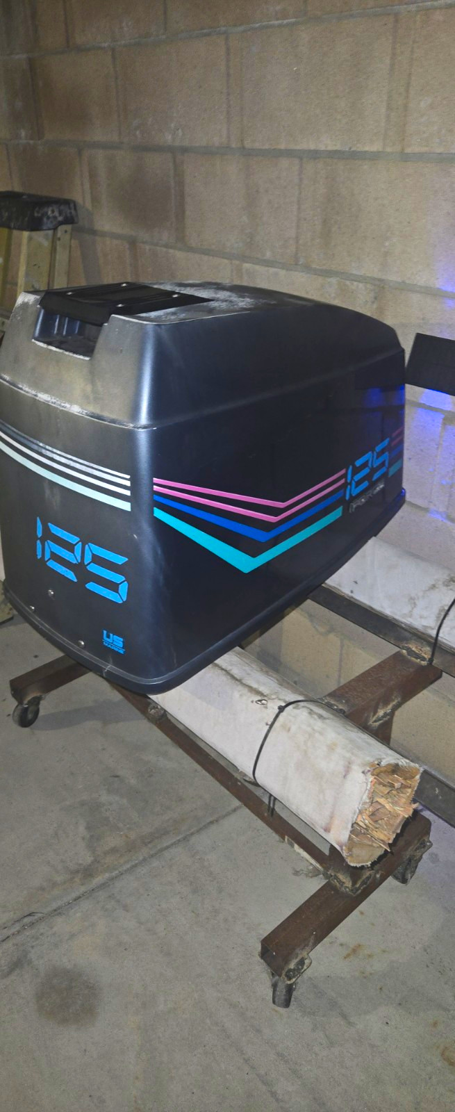 Force Outboards Vintage 125 HP US Marine Power OB4217A Force Outboards Vintage 125 HP US Marine Power OB4217A