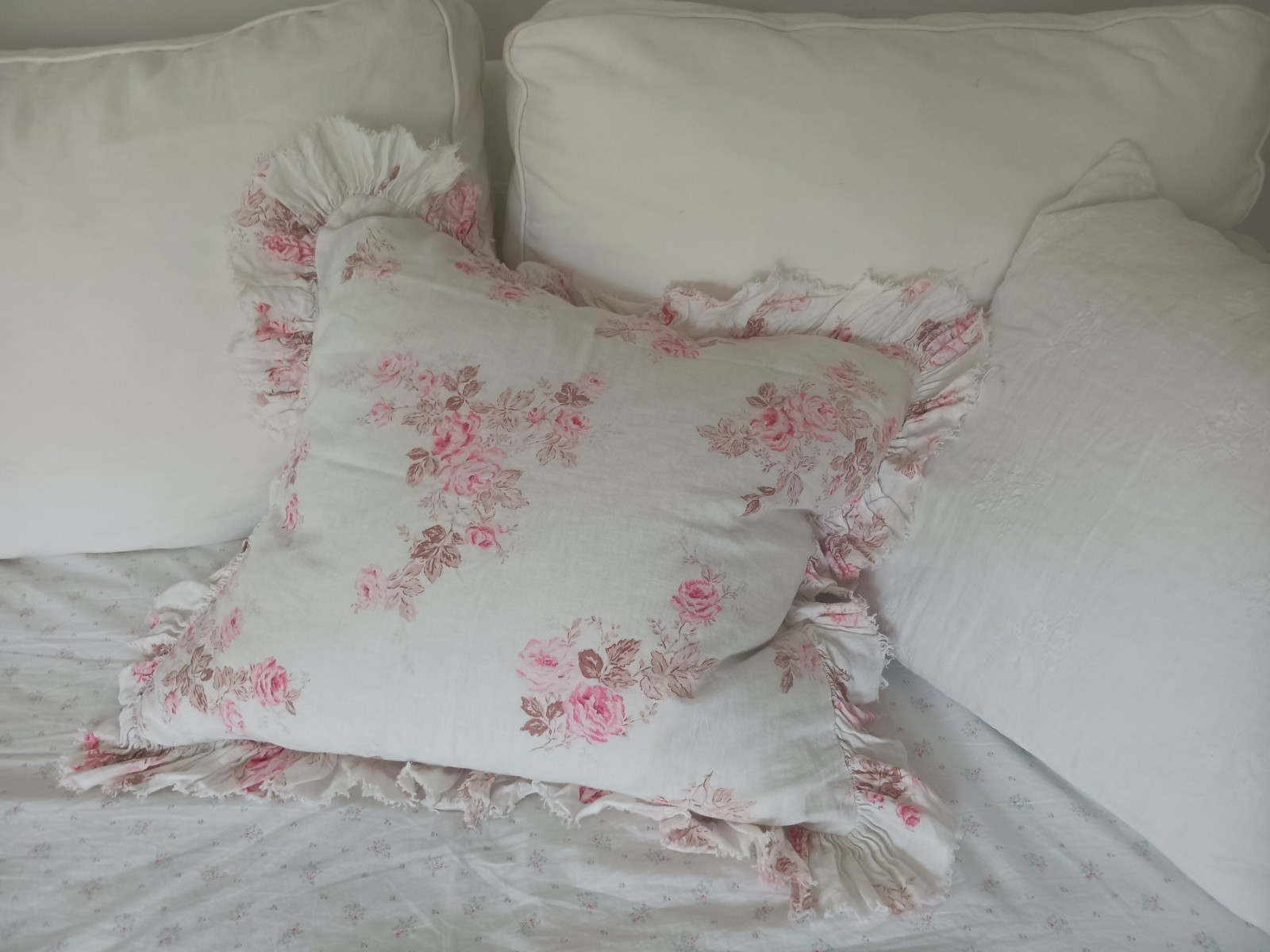 🤍Beautiful Rachel Ashwell Shabby Chic Couture 100% Linen Floral Pillow🤍