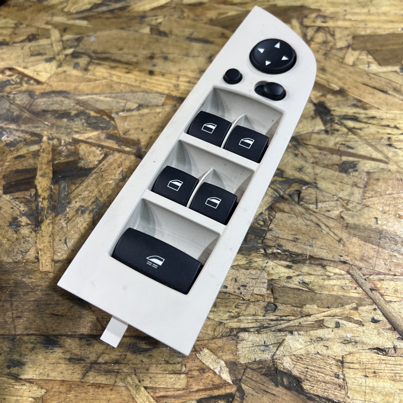 07-13 BMW E93 335 M3 Convertible Main Window Switch Control Mirror OEM 9217365 07-13 BMW E93 335 M3 Convertible Main Window Switch Control Mirror OEM 9217365