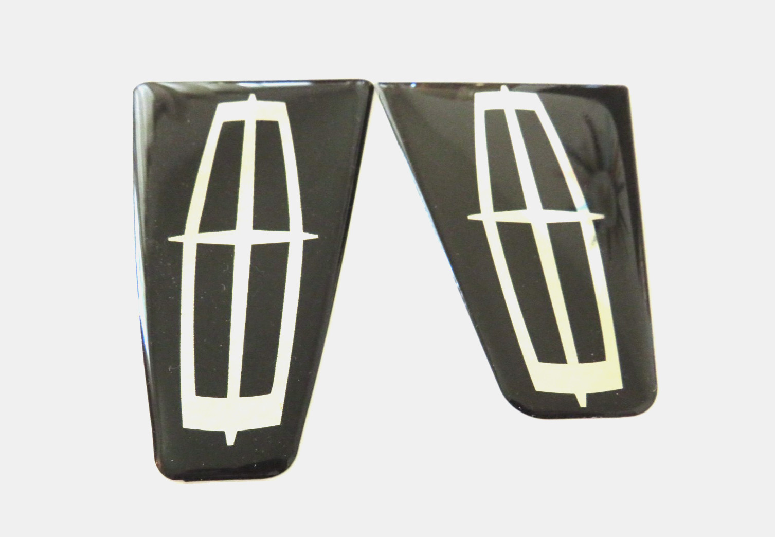 Set New 2003-04-05-06 Lincoln Navigator Liftgate & Hood Emblem Restorer-READ Set New 2003-04-05-06 Lincoln Navigator Liftgate & Hood Emblem Restorer-READ