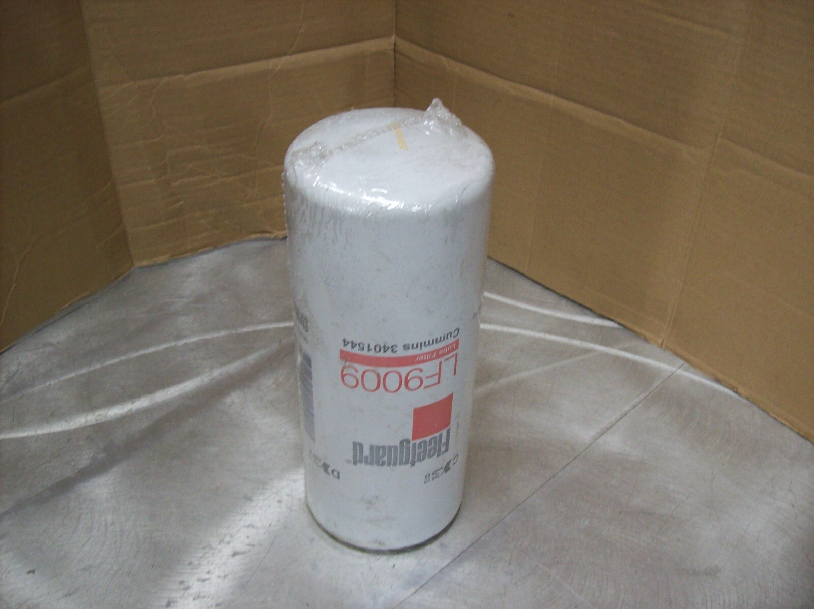 Cummins Fleetguard Genuine NOS OEM Oil Filter LF9009
