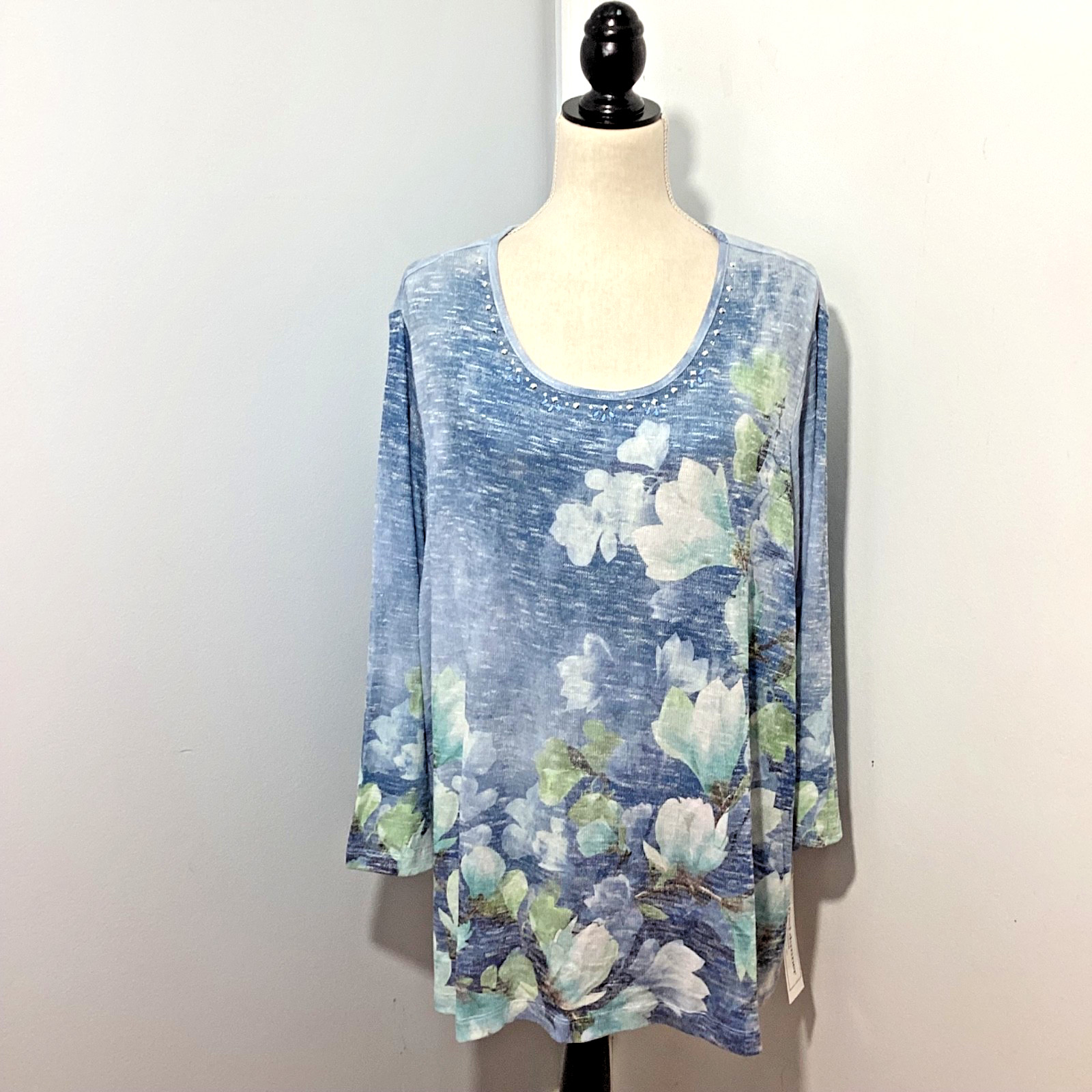 NWT ALFRED DUNNER 3X FLORAL BLUE TOP SILVER BEADS AT NECKLINE PARTY HOLIDAY