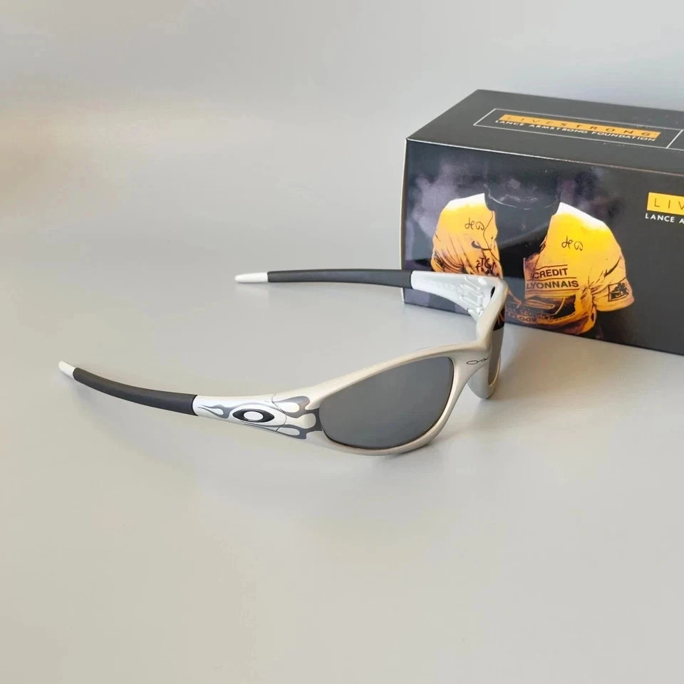 Oakley Straight Jacket 99 Muzm OO9505 Silver Frames/Silver Lenses Oakley Straight Jacket 99 Muzm OO9505 Silver Frames/Silver Lenses