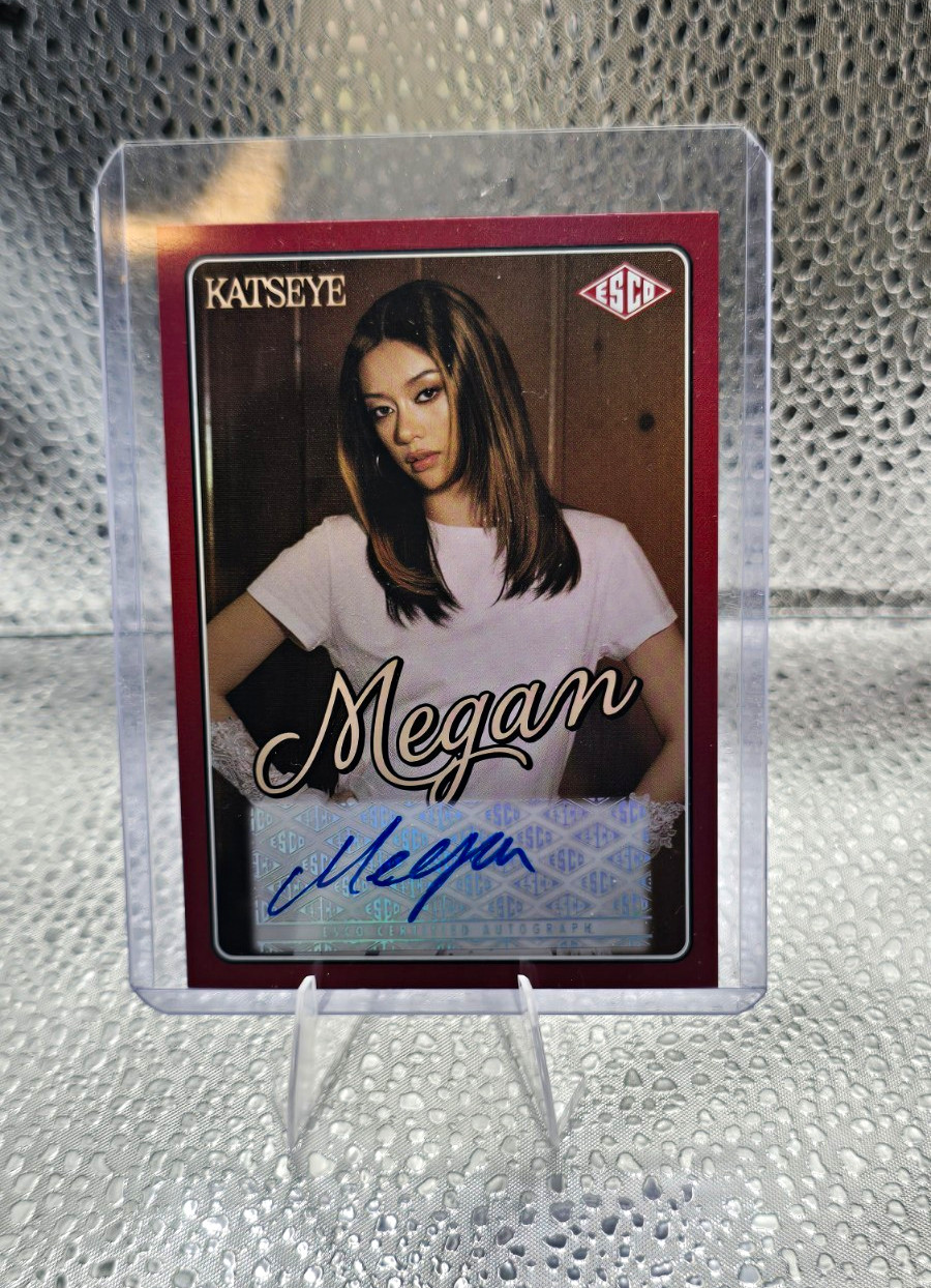 HYBE x Geffen KATSEYE WILD Megan #16 Autograph Serial Numbered 003/005 HYBE x Geffen KATSEYE WILD Megan #16 Autograph Serial Numbered 003/005