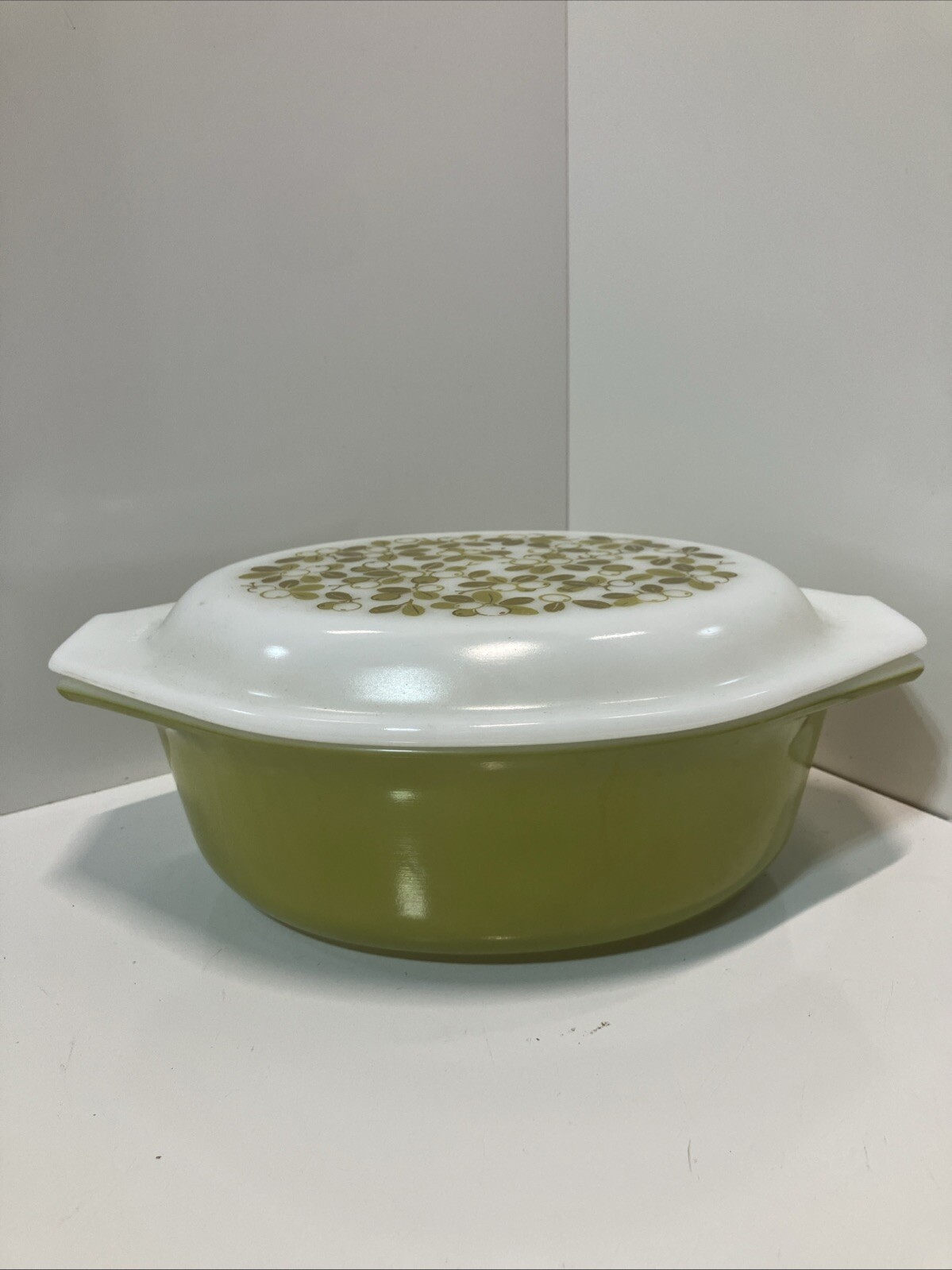 Vintage Pyrex 043 Olive Casserole Dish Ovenware with Lid 1 1/2 Qt Yellow Green Vintage Pyrex 043 Olive Casserole Dish Ovenware with Lid 1 1/2 Qt Yellow Green