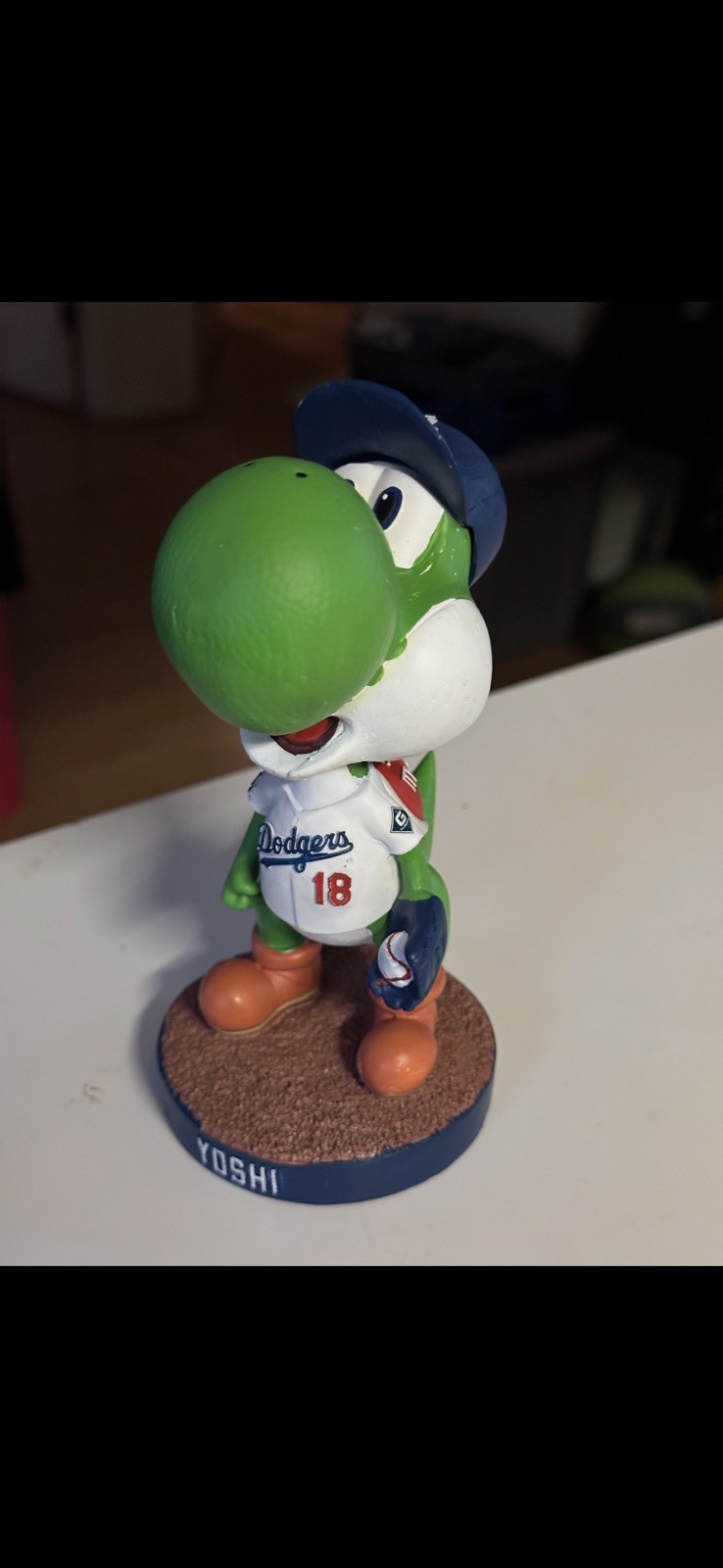 FOCO Yoshi Los Angeles Dodgers #18 Limited Edition Resin Bobblehead 8 in
