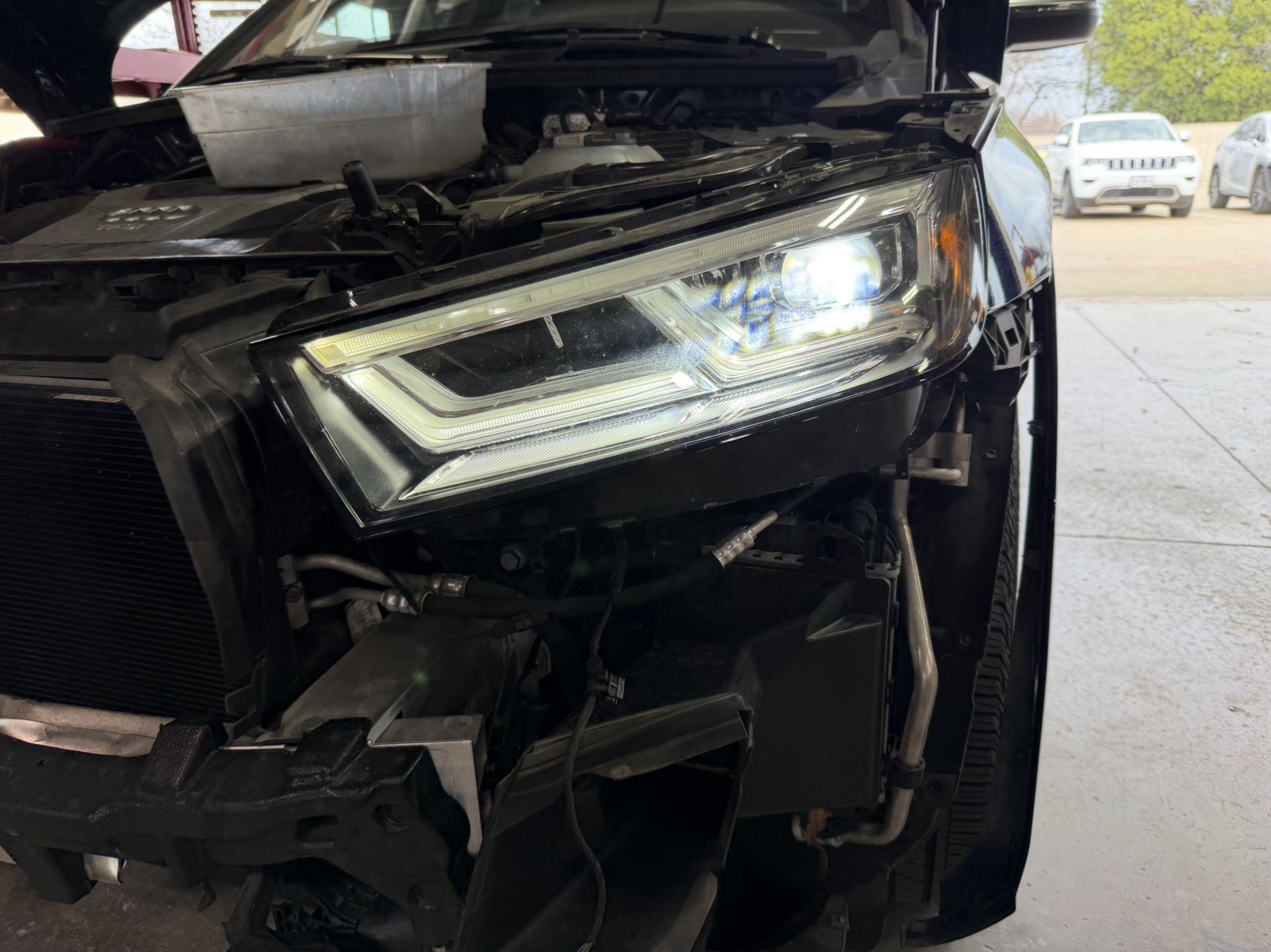 2018 - 2020 Audi SQ5 Full LED Projector Headlight Assembly Left Side OEM Used 2018 - 2020 Audi SQ5 Full LED Projector Headlight Assembly Left Side OEM Used