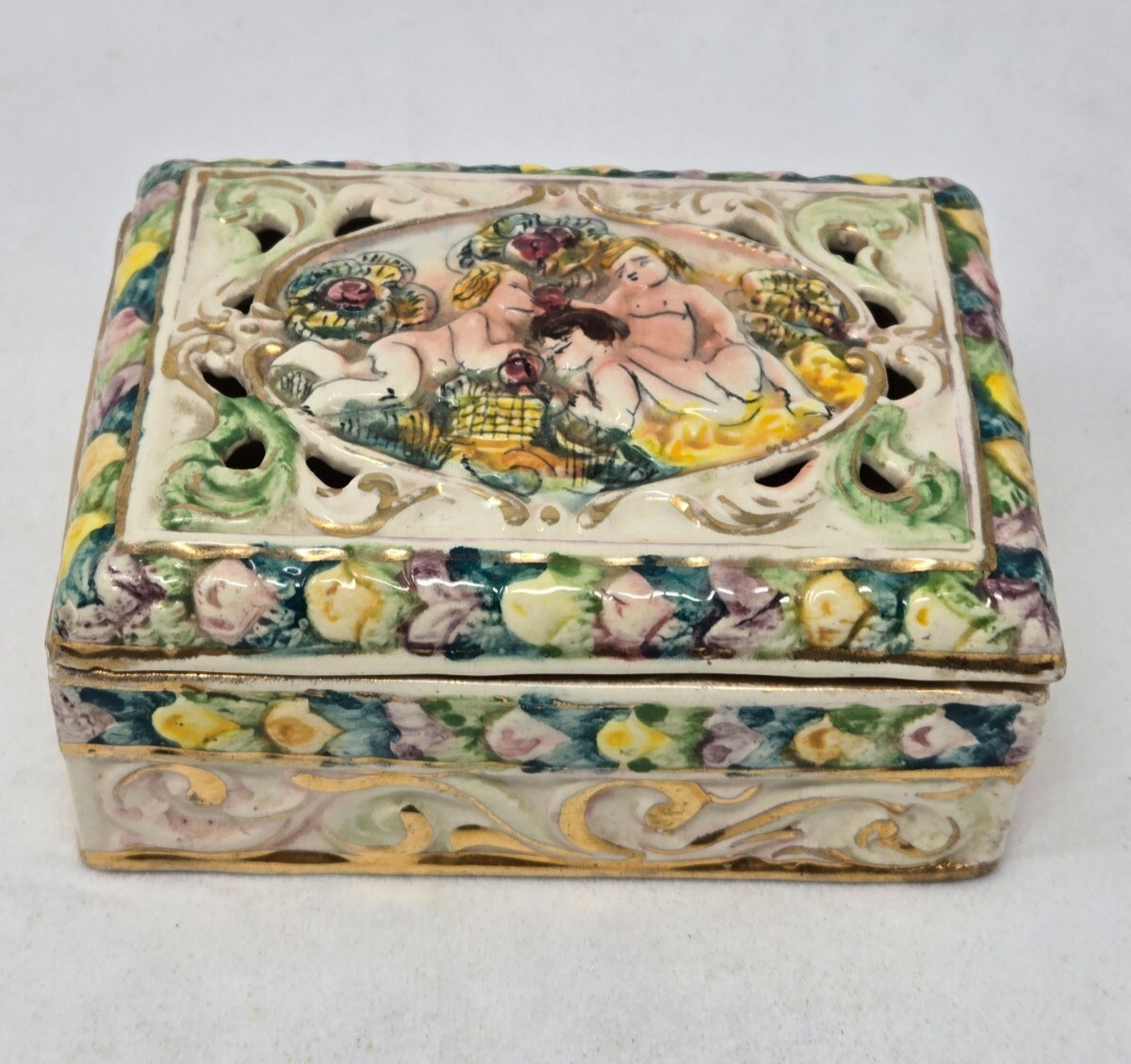 VINTAGE CAPADIMONTE ITALY HAND PAINTED PORCELAIN TRINKET BOX W/LID 3D CHERUBS