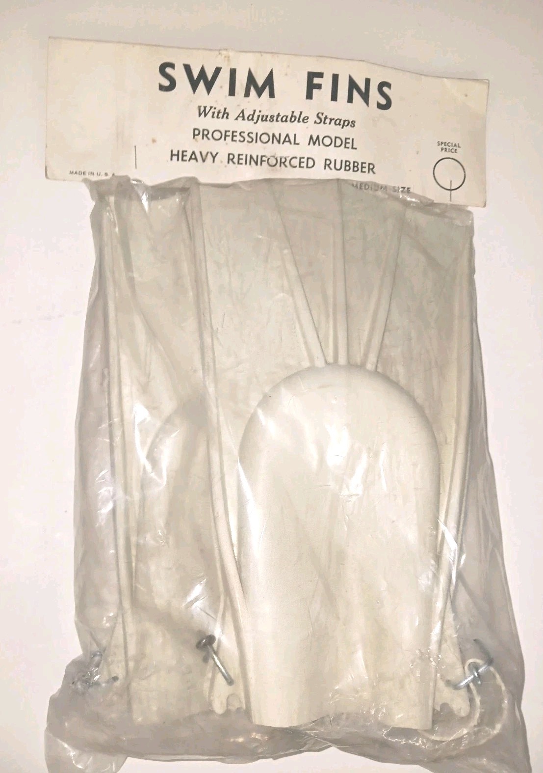 Vintage Made In U.S.A. White Fins Scuba Diving Flippers Swim Fin Size Medium Vintage Made In U.S.A. White Fins Scuba Diving Flippers Swim Fin Size Medium