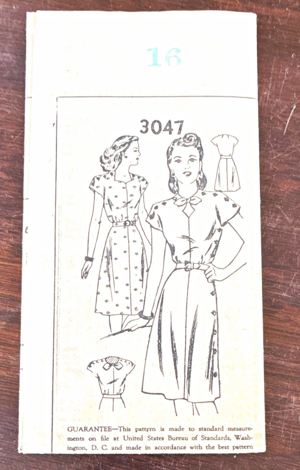 Vintage 1940s New York Pattern 3047 Dress Sewing Pattern Size 16 UNCUT Vintage 1940s New York Pattern 3047 Dress Sewing Pattern Size 16 UNCUT