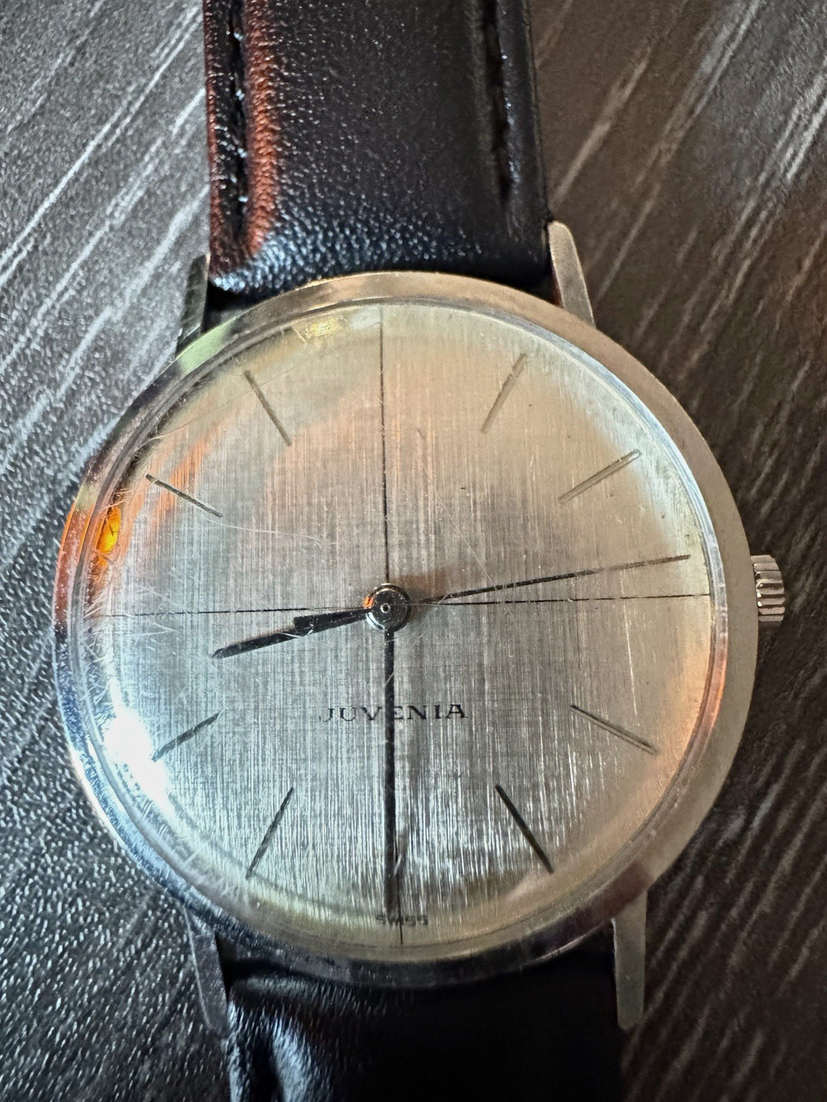 Juvenia Analog Round Wristwatch Silver Dial Baton Indexes Black Leather
