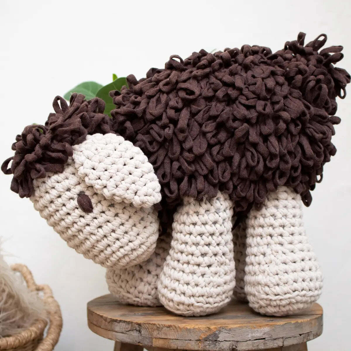 Hoooked DIY Crochet Kit  Sheep Robby Tabaco Brown PAK211-39