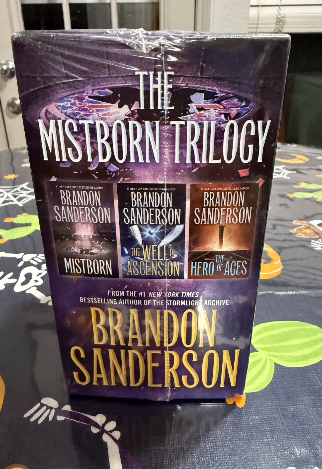 Mistborn Boxed Set I : Mistborn, the Well of Ascension, the Hero of Ages by...