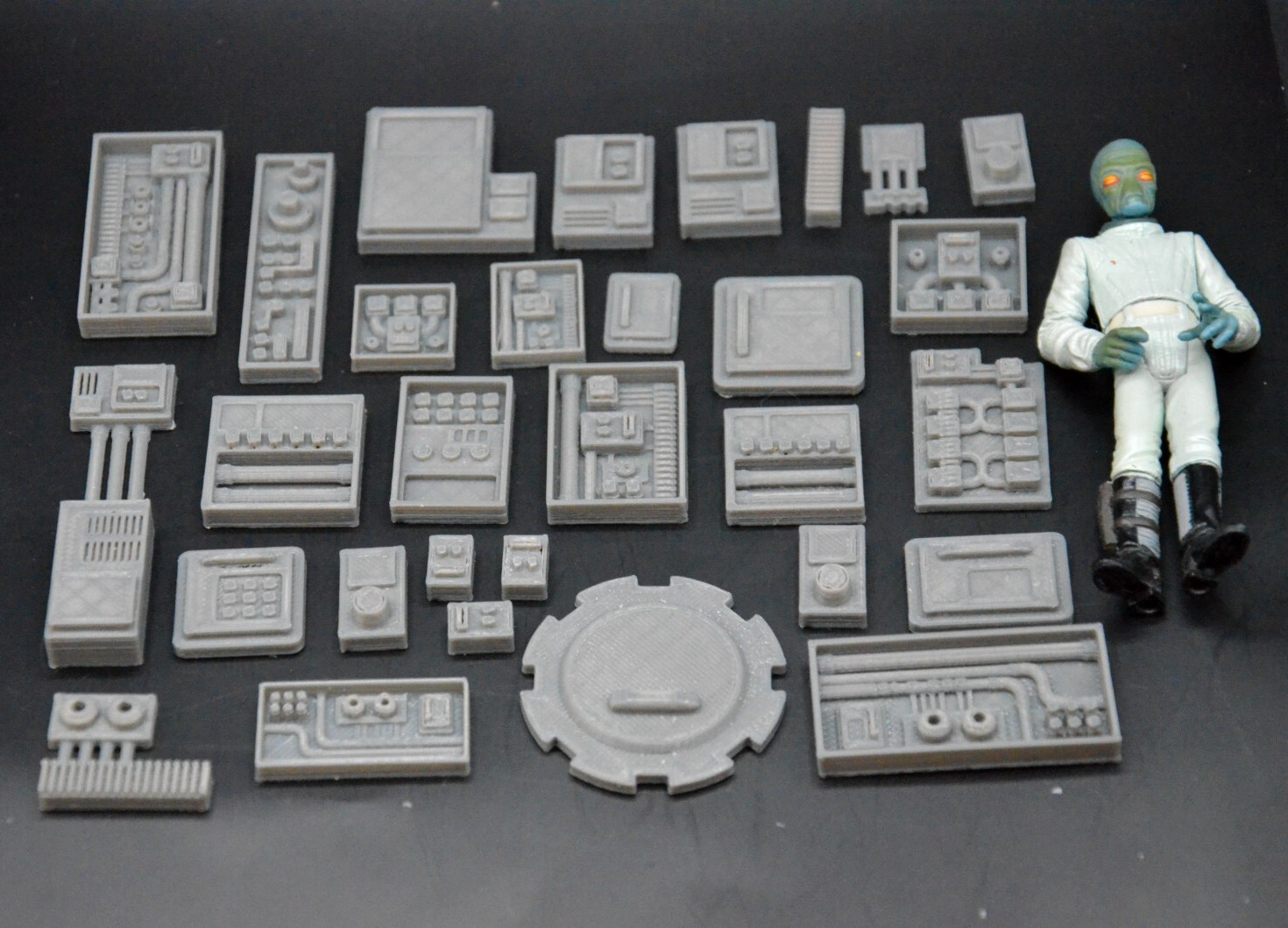 30 pc GREEBLE LOT #2 STAR WARS SCI FI CUSTOM 1:18 SCALE DIORAMA PROP 30 pc GREEBLE LOT #2 STAR WARS SCI FI CUSTOM 1:18 SCALE DIORAMA PROP