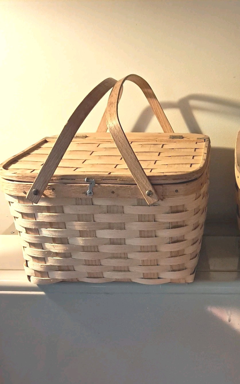 Pristine Vintage West Rindge Split-Ash Pie Basket w/ Original Riser Shelf