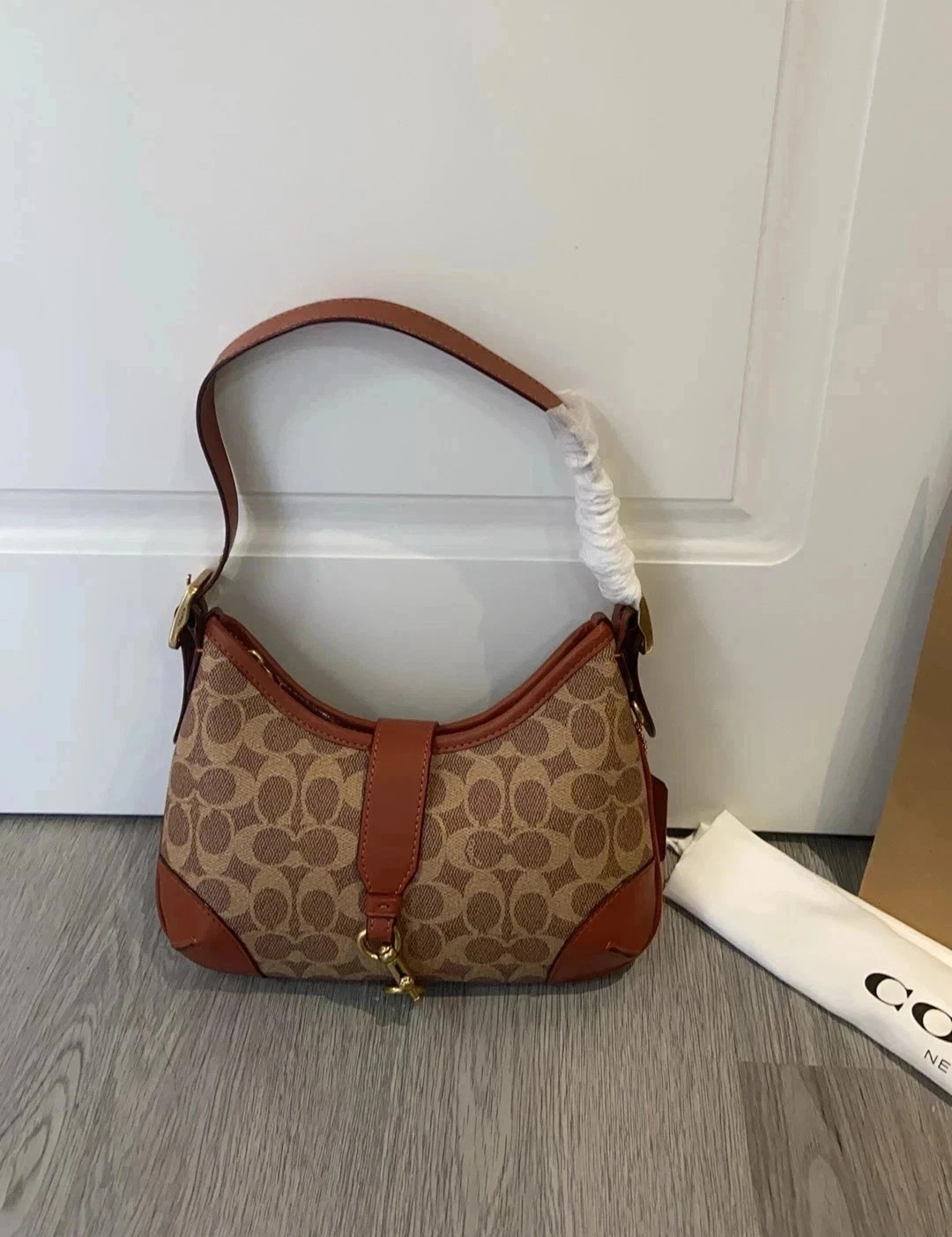 NEW COACH CY934 Hamptons Hobo In Signature Canvas Tan Caramel outlet from Japan