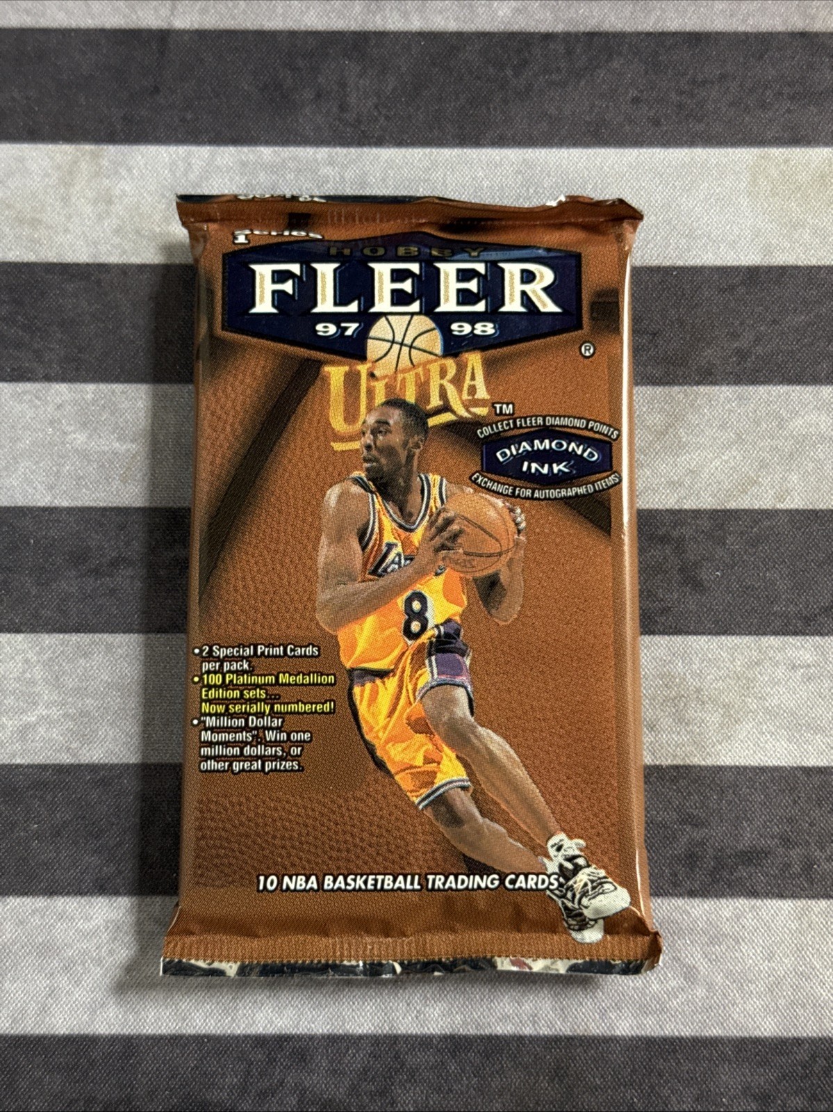 1997/98 FLEER ULTRA SERIES 1 HOBBY BASKETBALL 10 CARDS /PACK SEALED KOBE BRYANT
