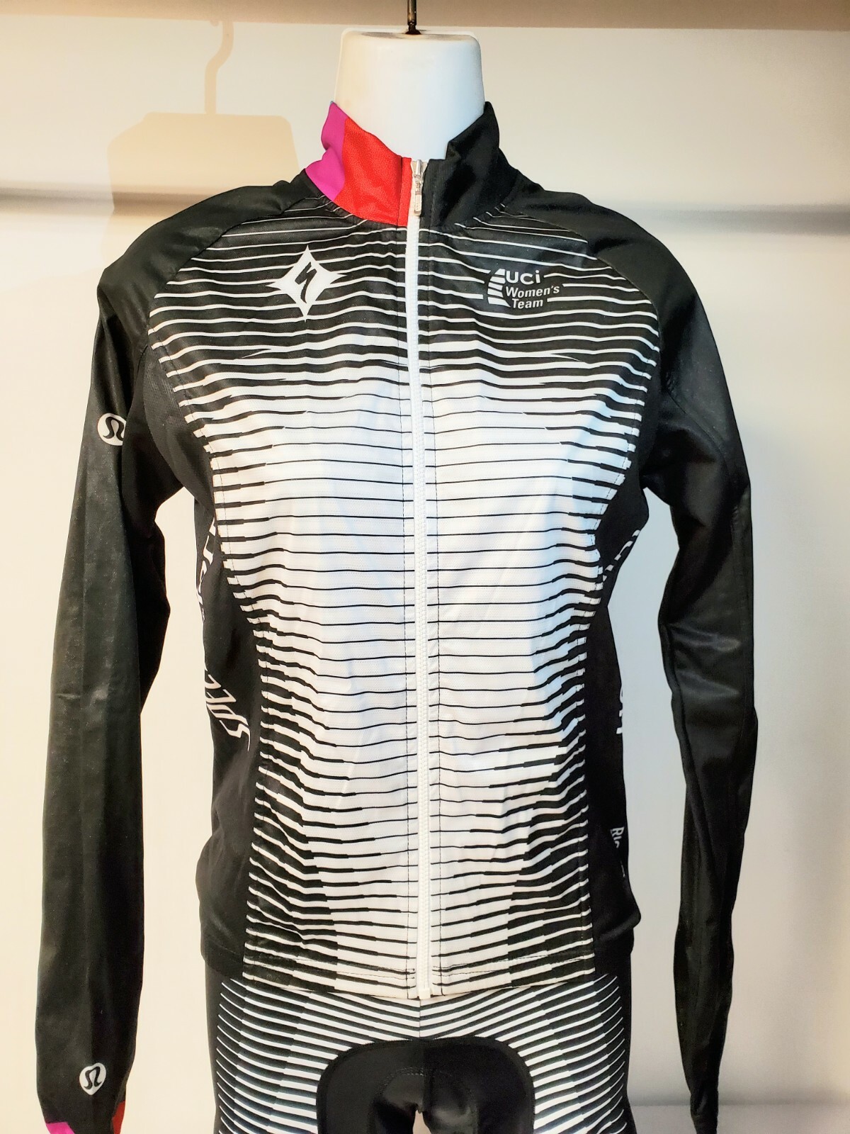 Lululemon Athletica-Specialized \