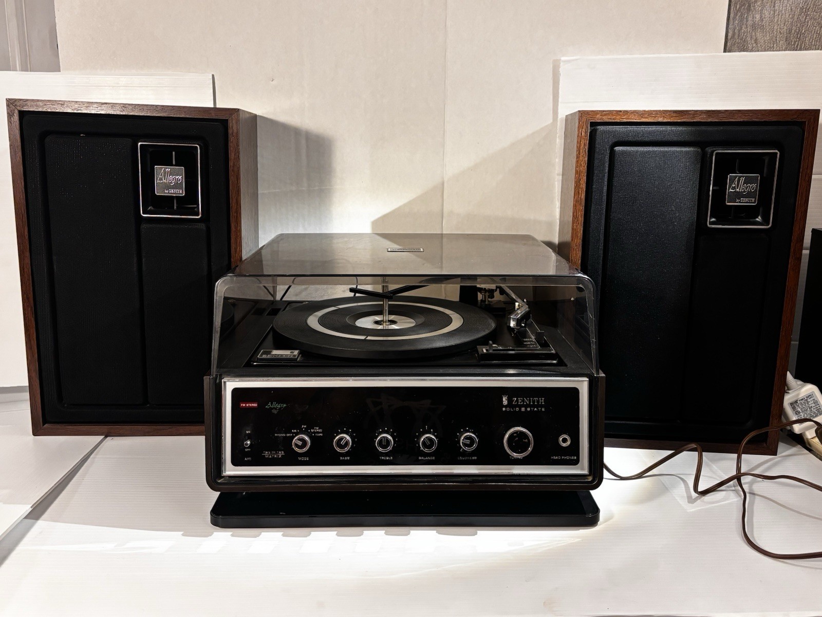 Zenith G584W1 Allegro Stereo System & Allegro 1000 Speakers Phono - Tuner Works