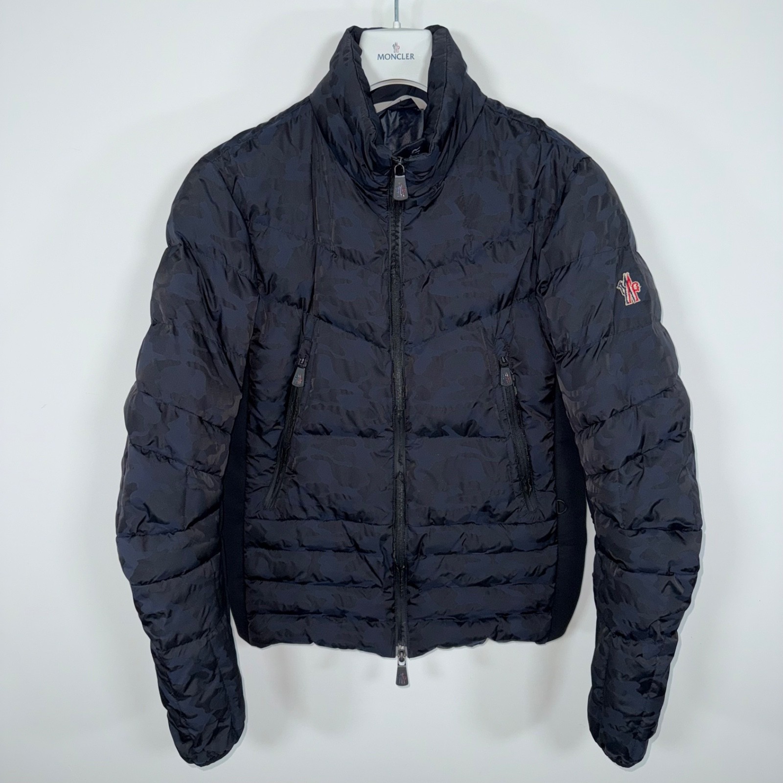 Moncler Grenoble Carrigvore Men\'s Down Puffer Jacket - Size 2 (S) - Navy & Black