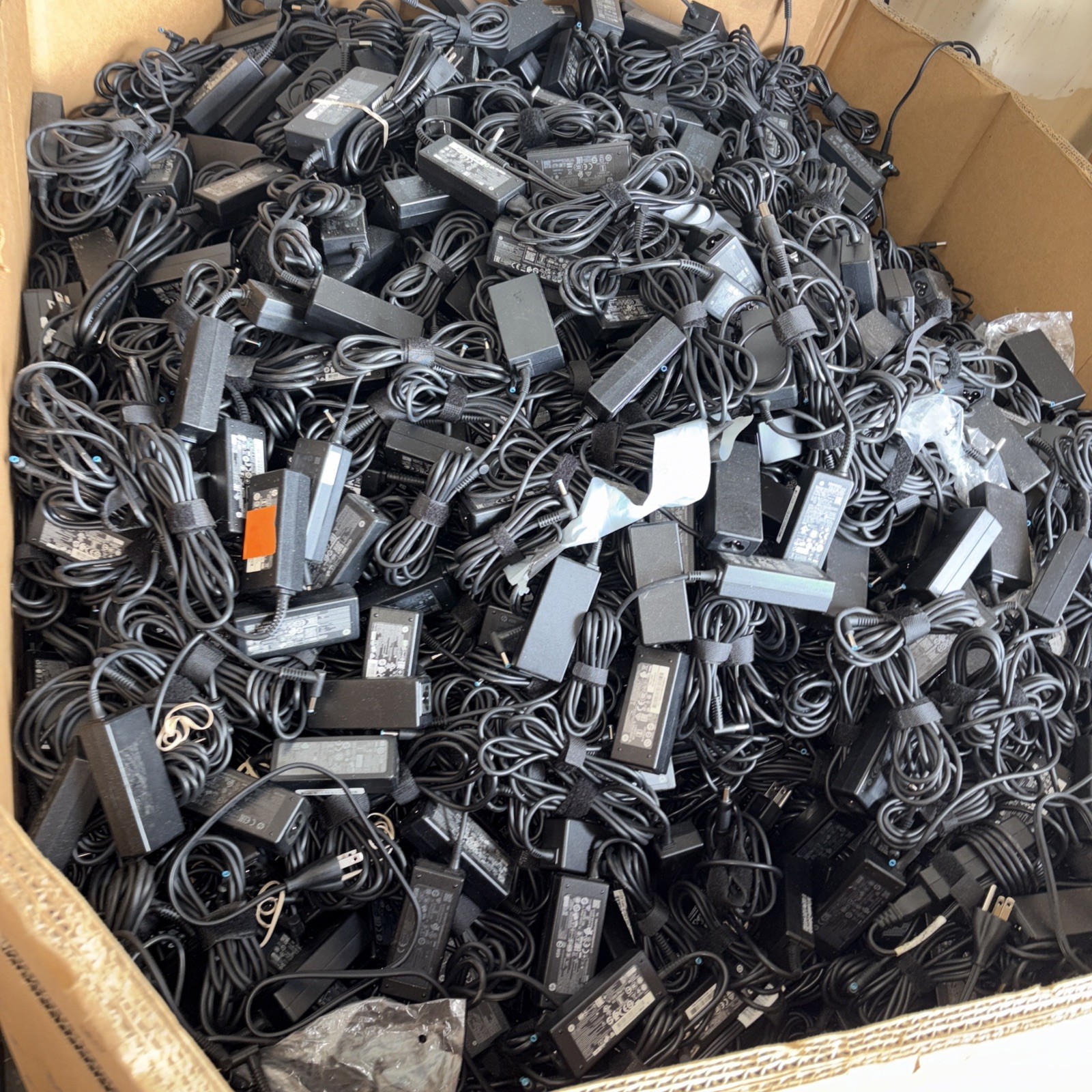 Lot of 50X HP 45W 19.5V HSTNN-DA40 AC Power Adapter  blue tip With Power Cables