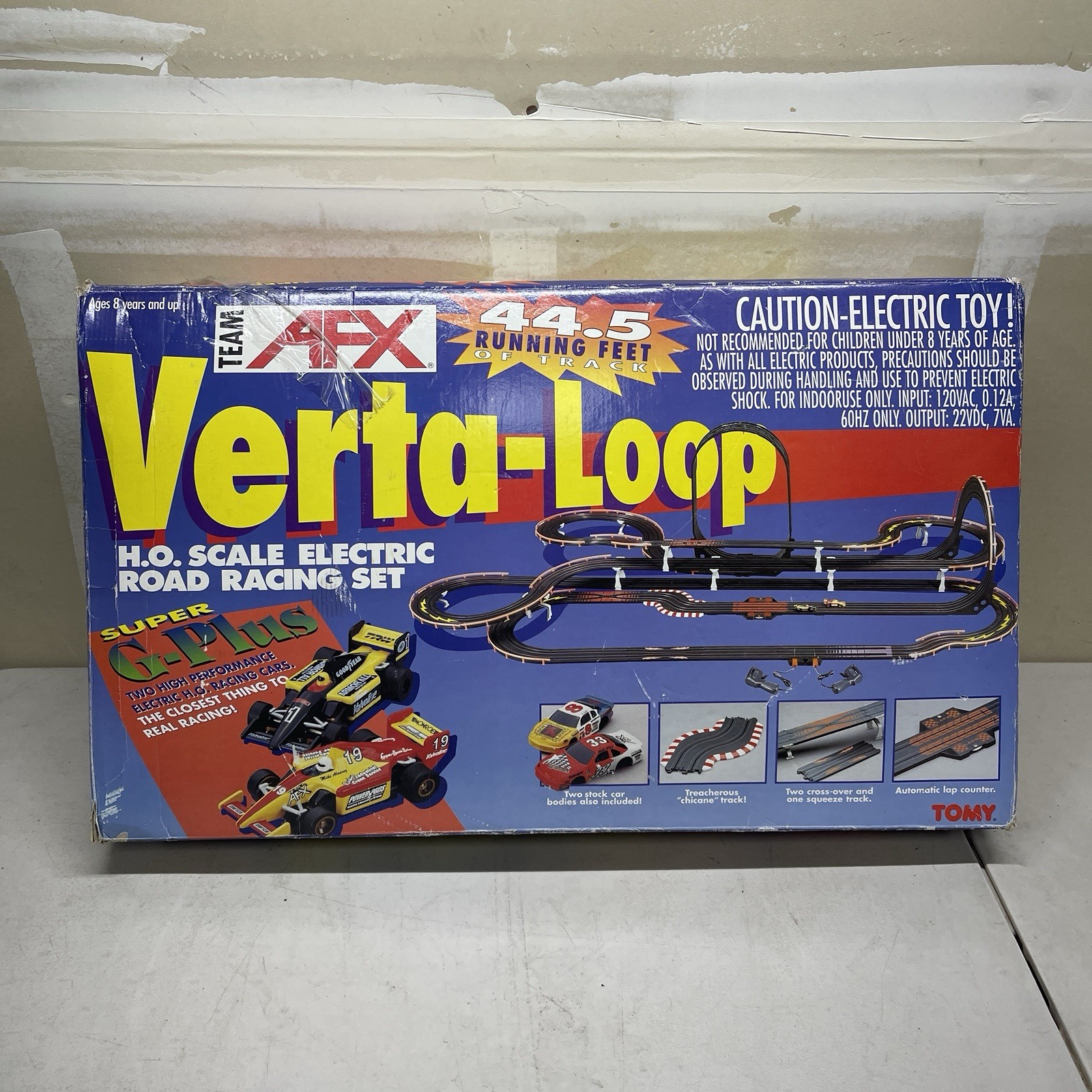 AFX Verta-Loop H.O. Scale Electric Road Racing Set AFX Verta-Loop H.O. Scale Electric Road Racing Set