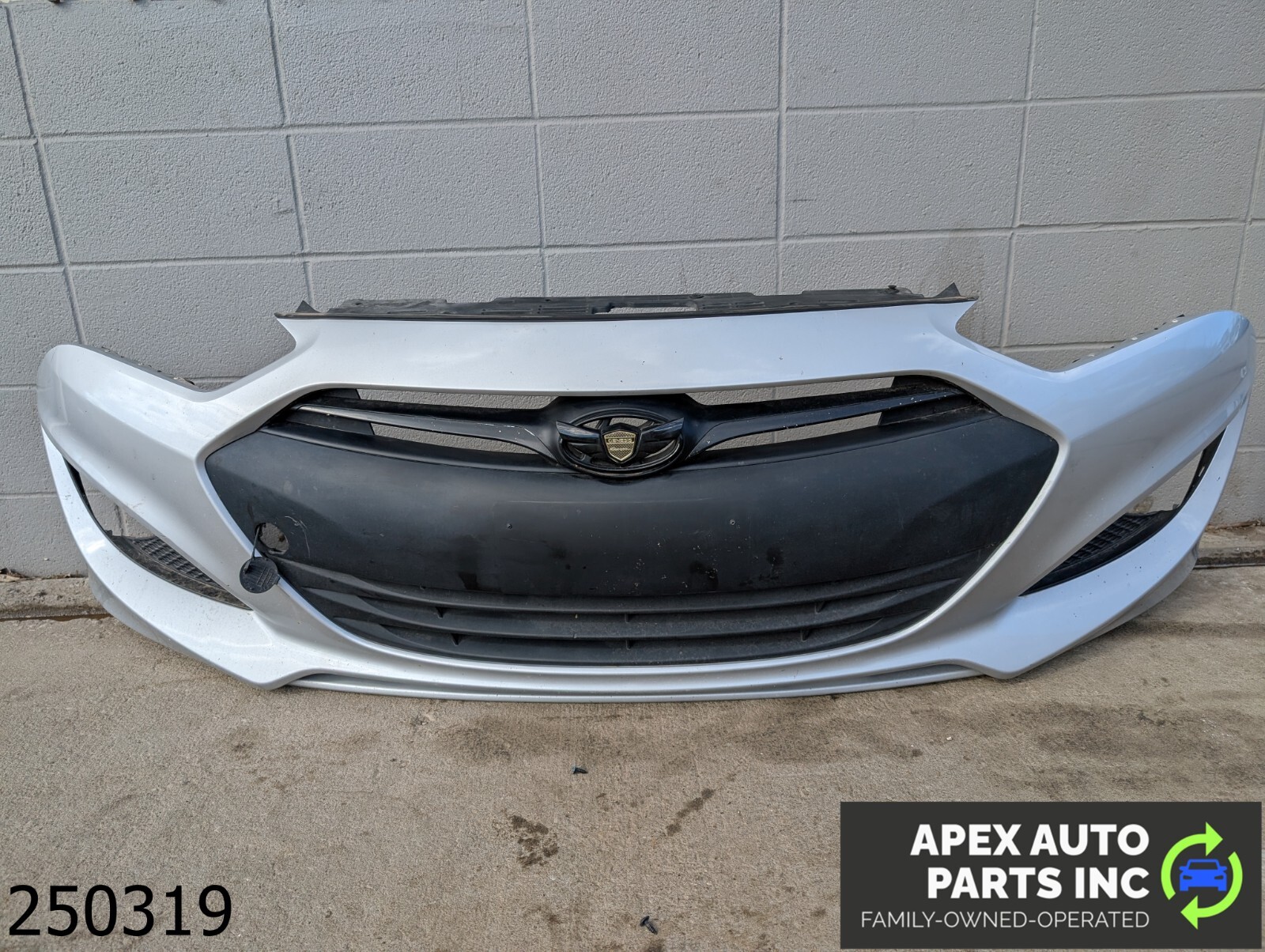 *NO SHIPPING* OEM 2014-2016 Hyundai Genesis 3.8L front bumper cover W/ Grille *NO SHIPPING* OEM 2014-2016 Hyundai Genesis 3.8L front bumper cover W/ Grille
