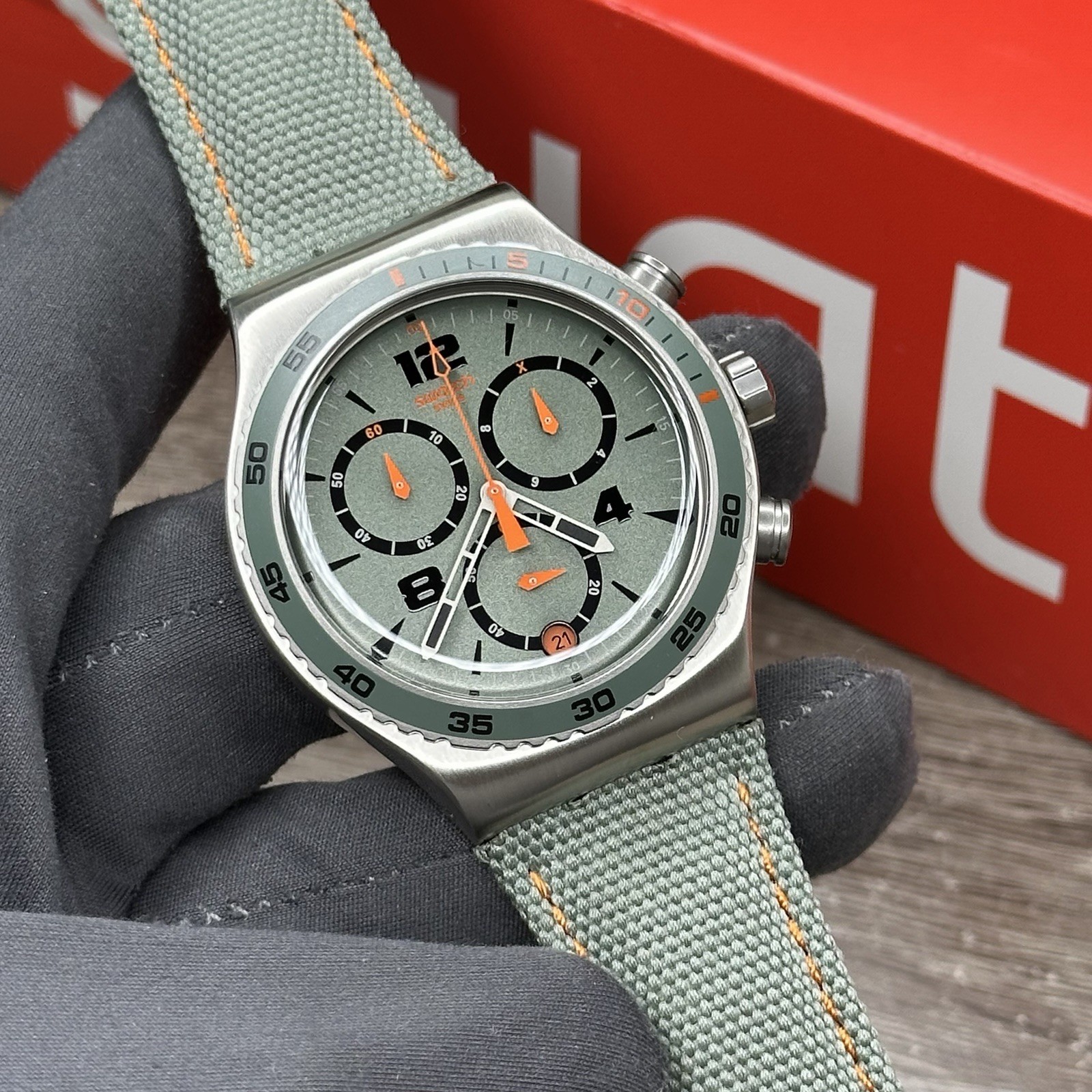 NEW✅ Swatch Irony L'HEURE DU MARAIS Chronograph Green Leather Men's Watch YVS402