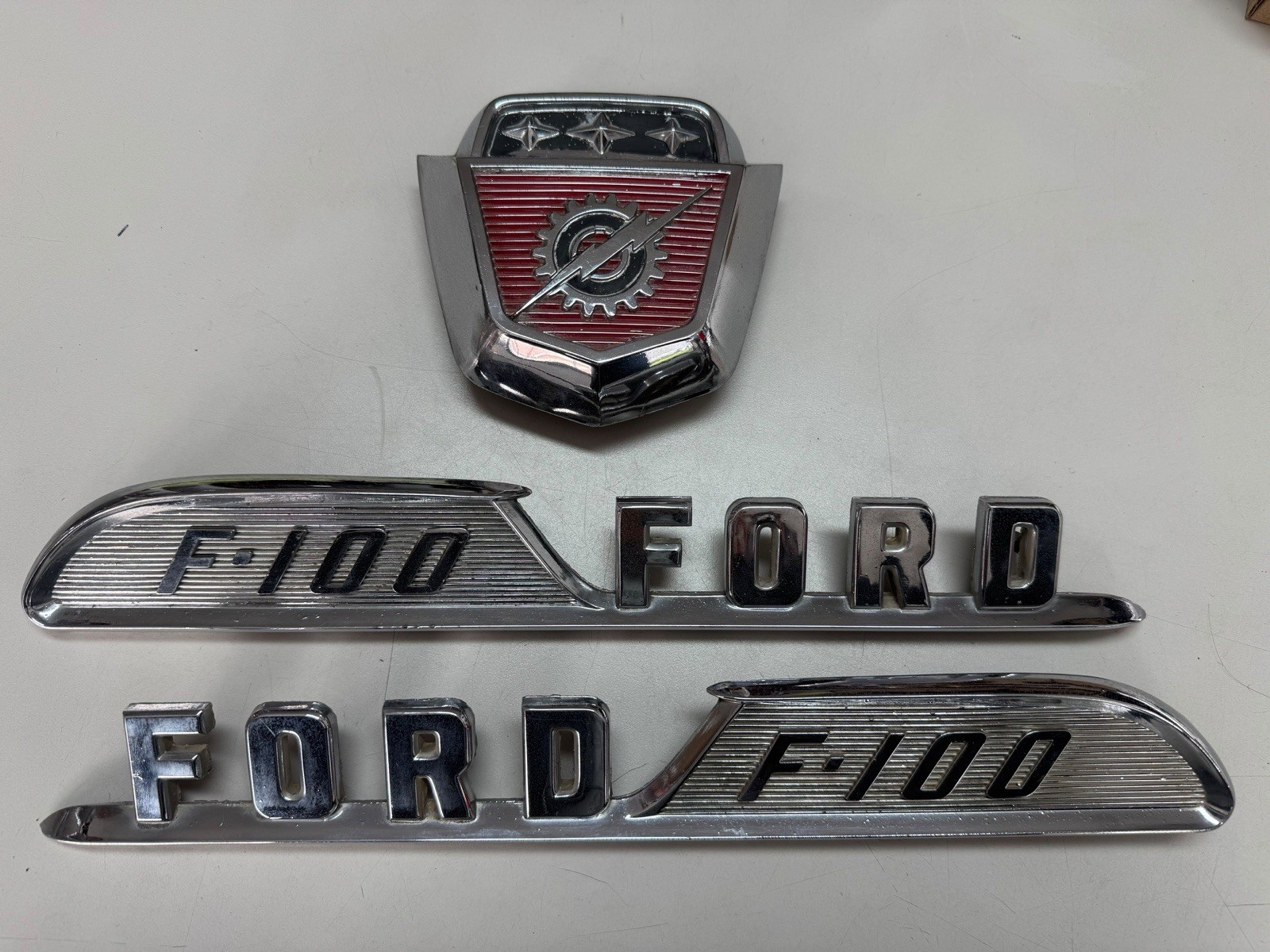 OEM 1957 FORD F100 PICKUP TRUCK HOOD. EMBLEM SET FoMoCo OEM 1957 FORD F100 PICKUP TRUCK HOOD. EMBLEM SET FoMoCo