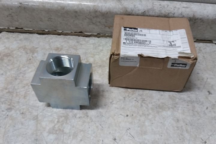 Parker 1-1/4 KMMOO-S 1-1/4 In NPT 5,000 Max PSI Steel Cross