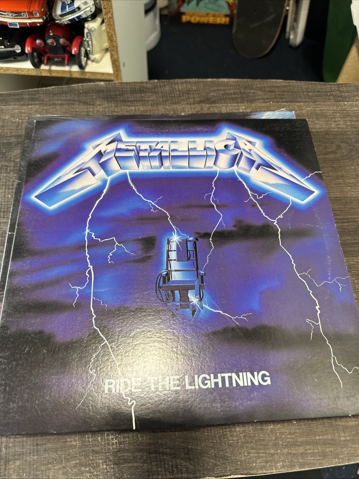 METALLICA RIDE THE LIGHTNING 1984. ORIGINAL VINYL NEAR MINT VERY NICE METALLICA RIDE THE LIGHTNING 1984. ORIGINAL VINYL NEAR MINT VERY NICE