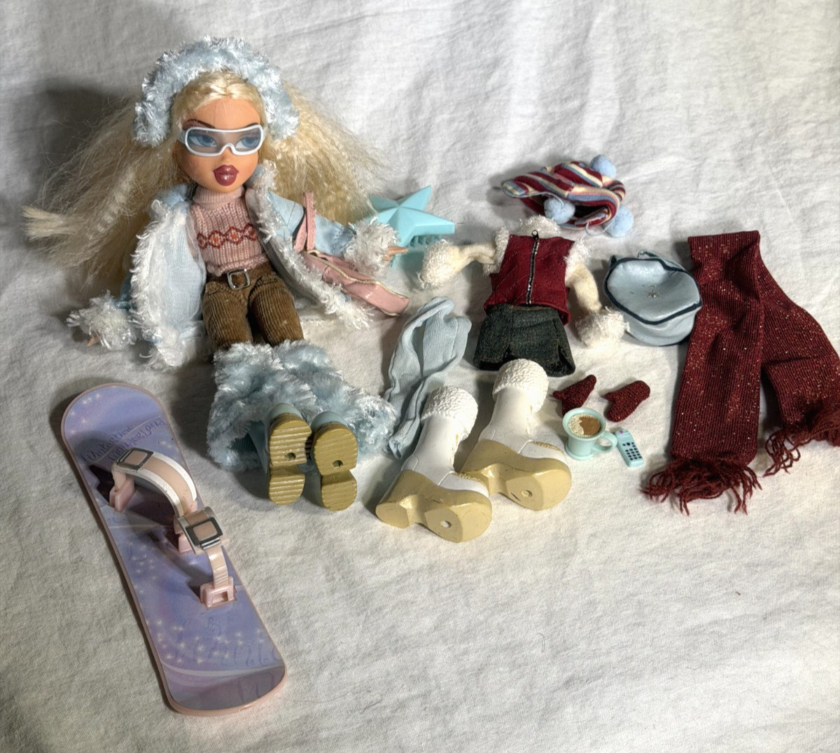 Vintage 2003 Bratz Wintertime Wonderland Cloe – 1st Edition by MGA Entertainment Vintage 2003 Bratz Wintertime Wonderland Cloe – 1st Edition by MGA Entertainment