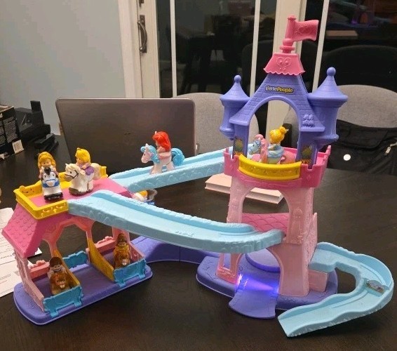 Disney Princess Fisher Price Little People Klip Klop Castle Works w/All Figures