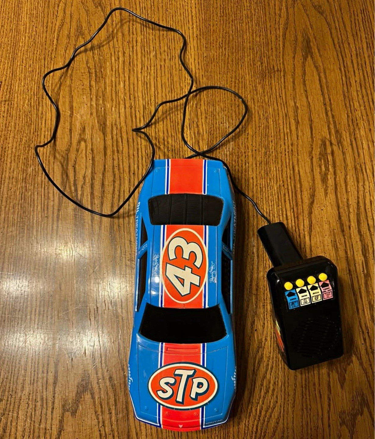 Vintage 1992 Richard Petty STP 43 Wired Controller RC Race Car