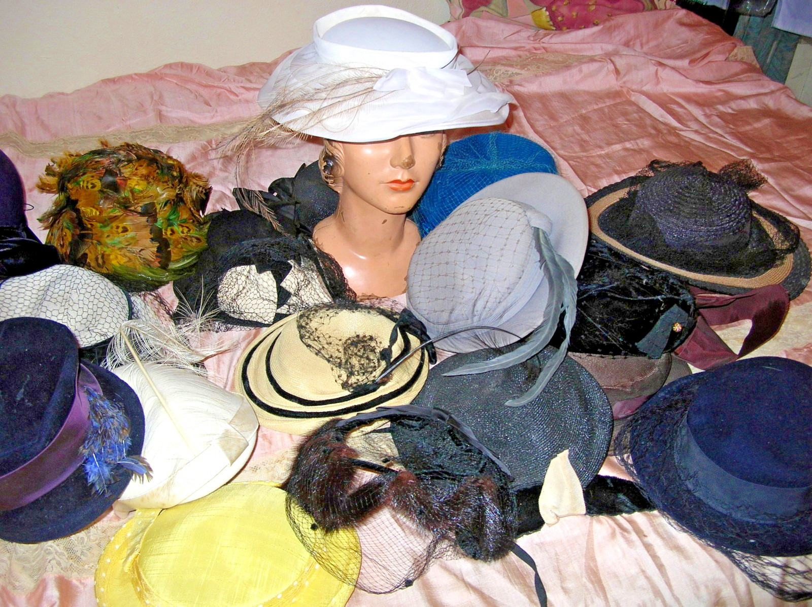 Vintage 40\'s-50\'s-60\'s Ladies Hat Lot..Veils Pillbox Feathers Velvet Mink..18PCS Vintage 40\'s-50\'s-60\'s Ladies Hat Lot..Veils Pillbox Feathers Velvet Mink..18PCS