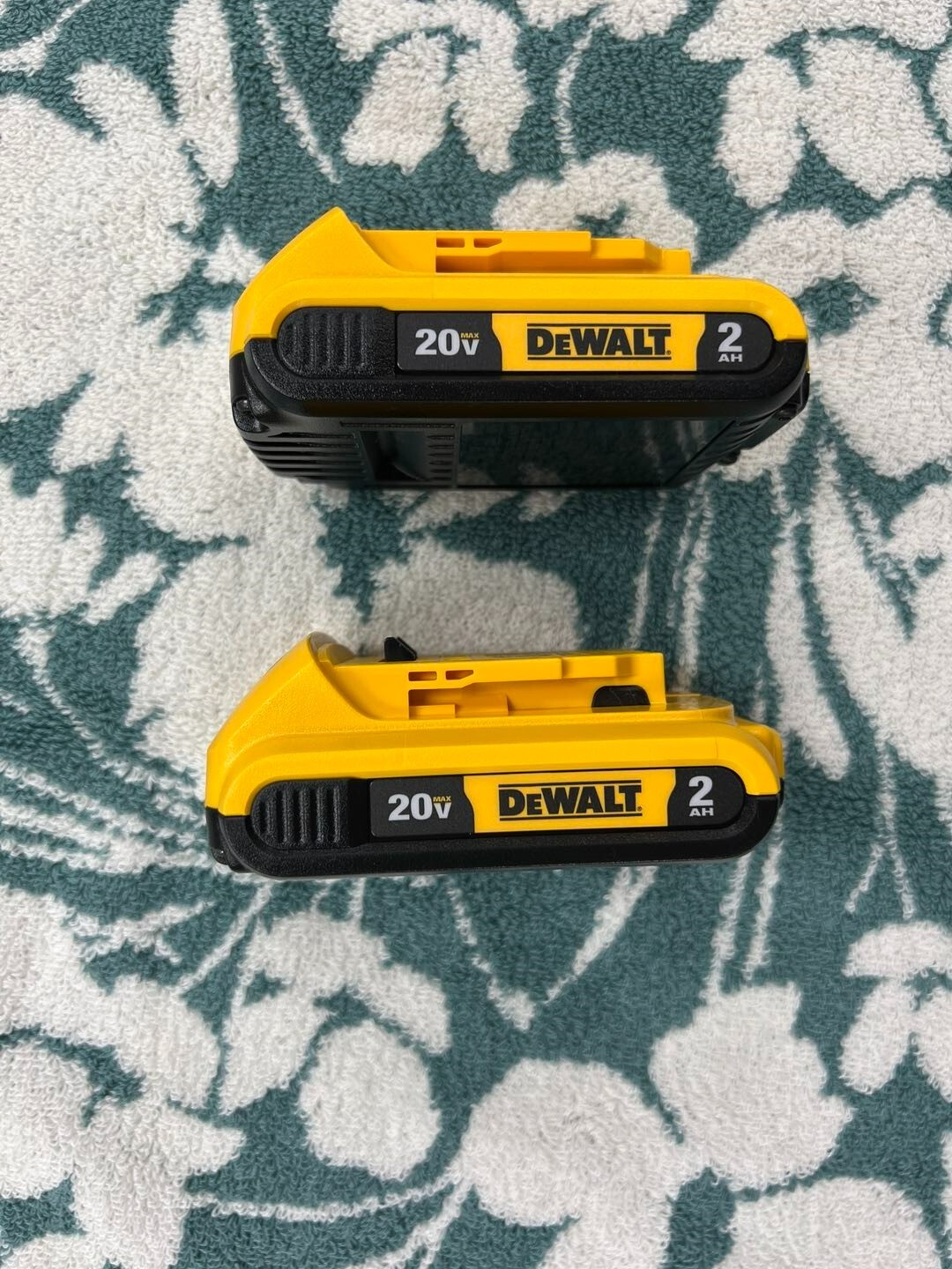 New DEWALT Genuine DCB203-2 20V 2Ah Lithium-Ion Battery - 2 Pack New DEWALT Genuine DCB203-2 20V 2Ah Lithium-Ion Battery - 2 Pack