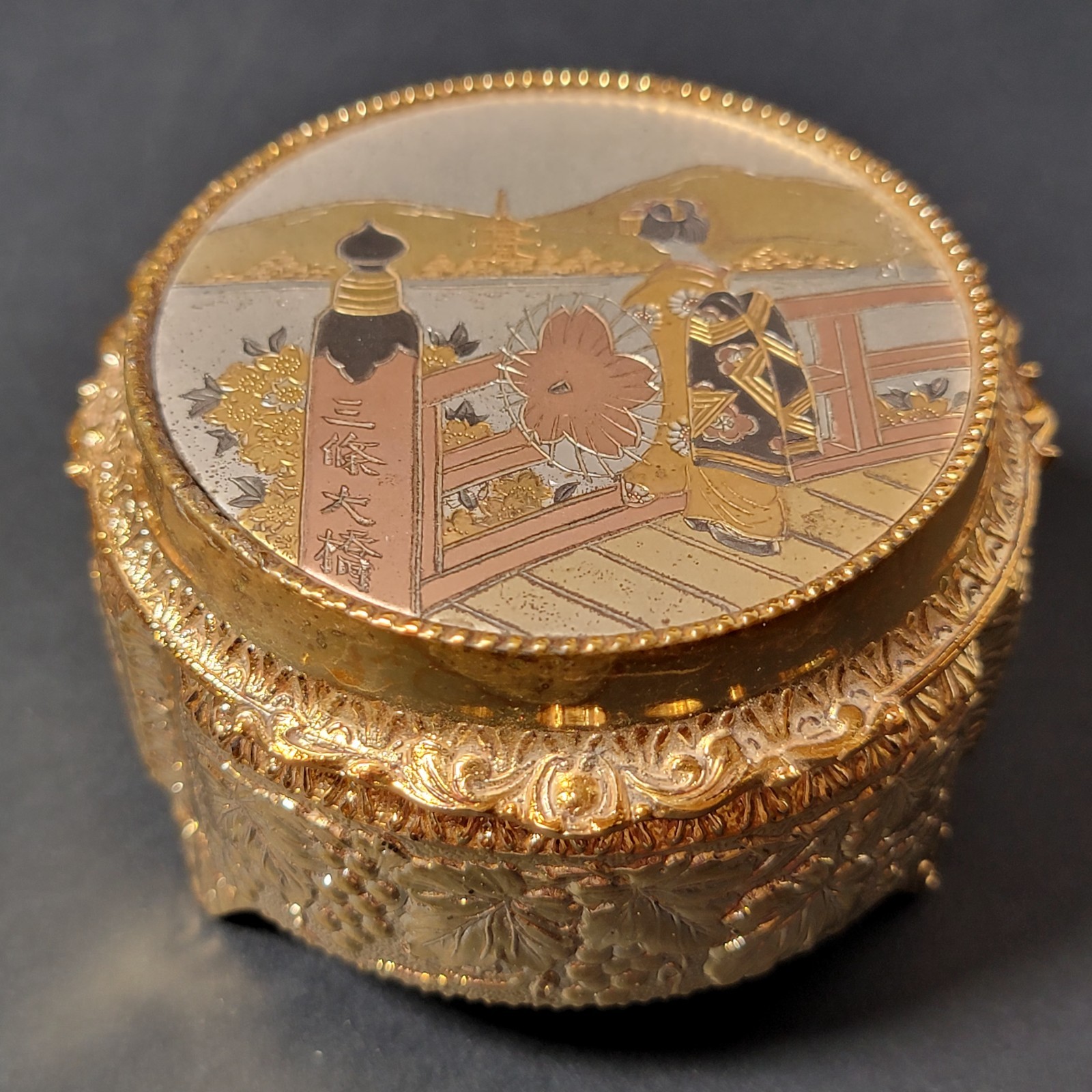 Vintage Music Box Japan Sakura Sakura Sankyo Gold Tone Metal Red Velvet Inside Vintage Music Box Japan Sakura Sakura Sankyo Gold Tone Metal Red Velvet Inside