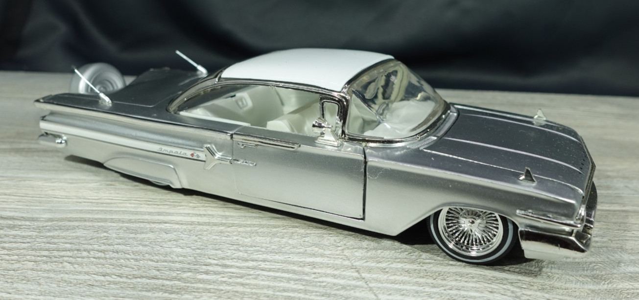 Jada Toys 1960 Chevrolet Impala 1/24