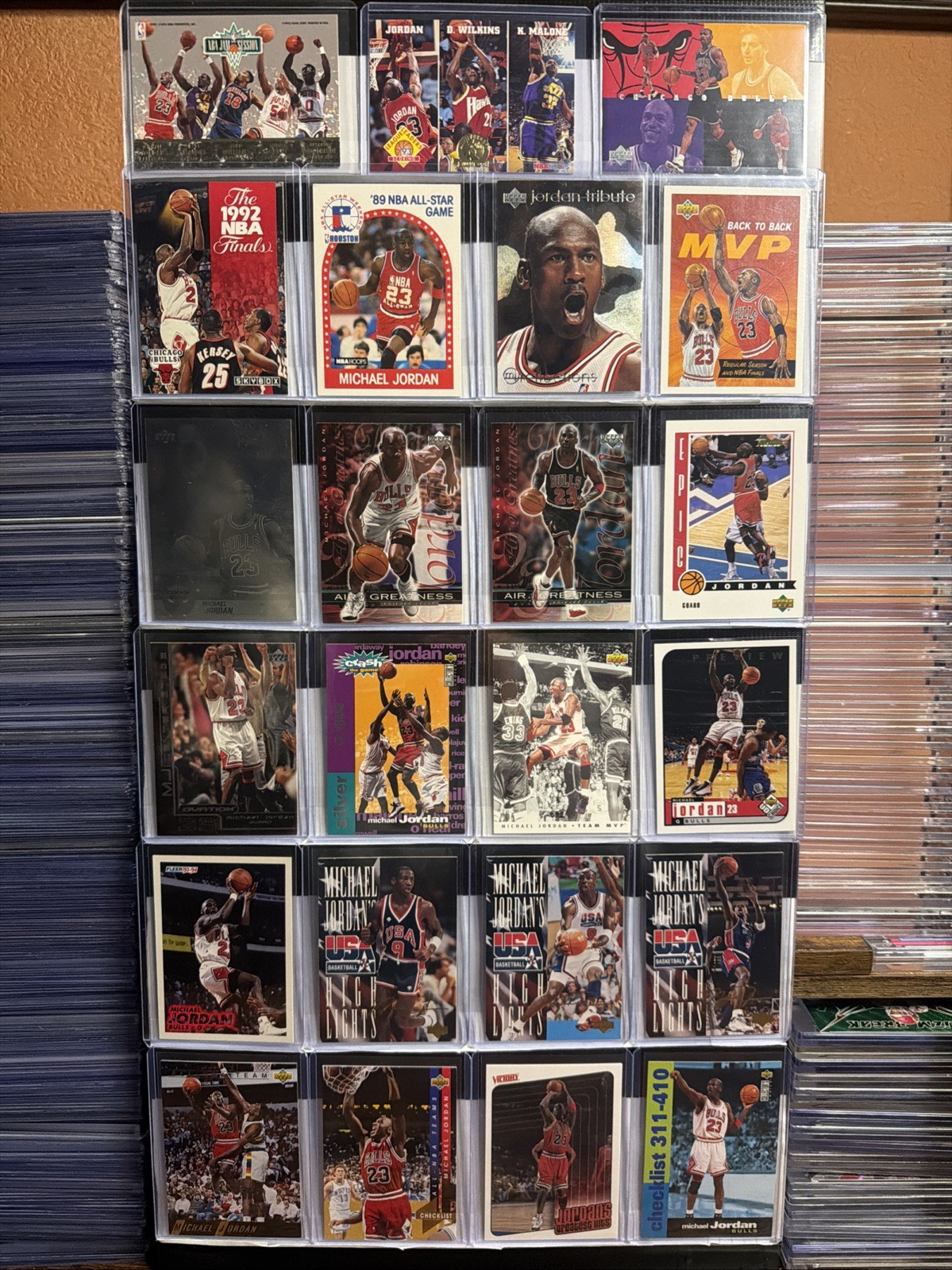 **HUGE** Multi-Year/Brand Michael Jordan Bulls 23 Card Lot **Read Description**4