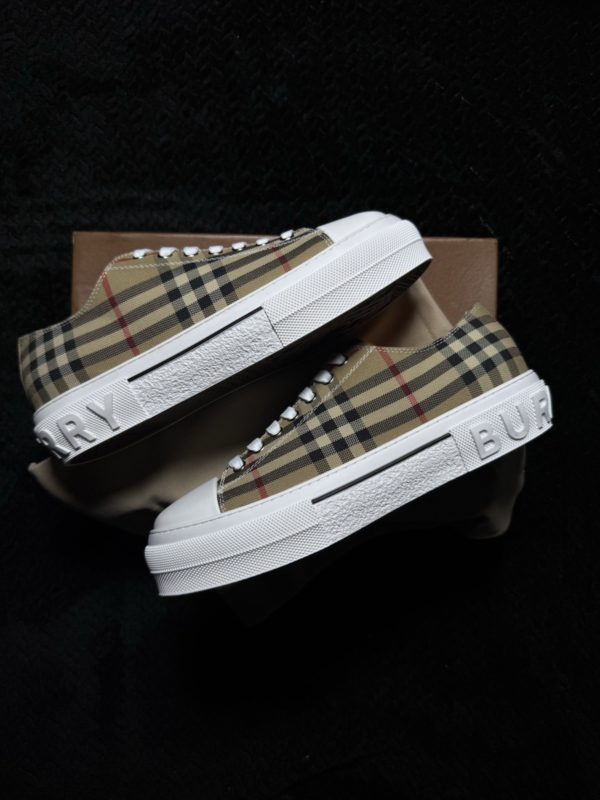 Burberry Men\'s House Check Lace-Up Sneakers Round Toe Rubber Outsole Beige Burberry Men\'s House Check Lace-Up Sneakers Round Toe Rubber Outsole Beige