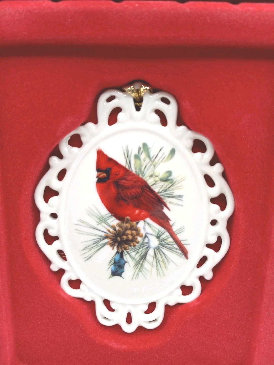 Lenox Ornament Cardinal Winter Greetings Cameo 4in Christmas Decoration Lenox Ornament Cardinal Winter Greetings Cameo 4in Christmas Decoration