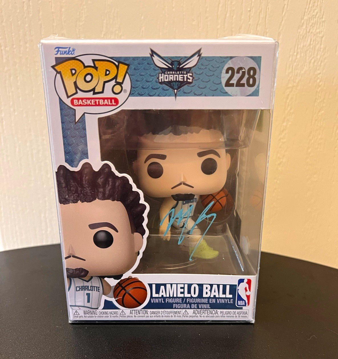 Funko Pop NBA LaMelo Ball #228 Autographed VS Autographed w/ COA Funko Pop NBA LaMelo Ball #228 Autographed VS Autographed w/ COA